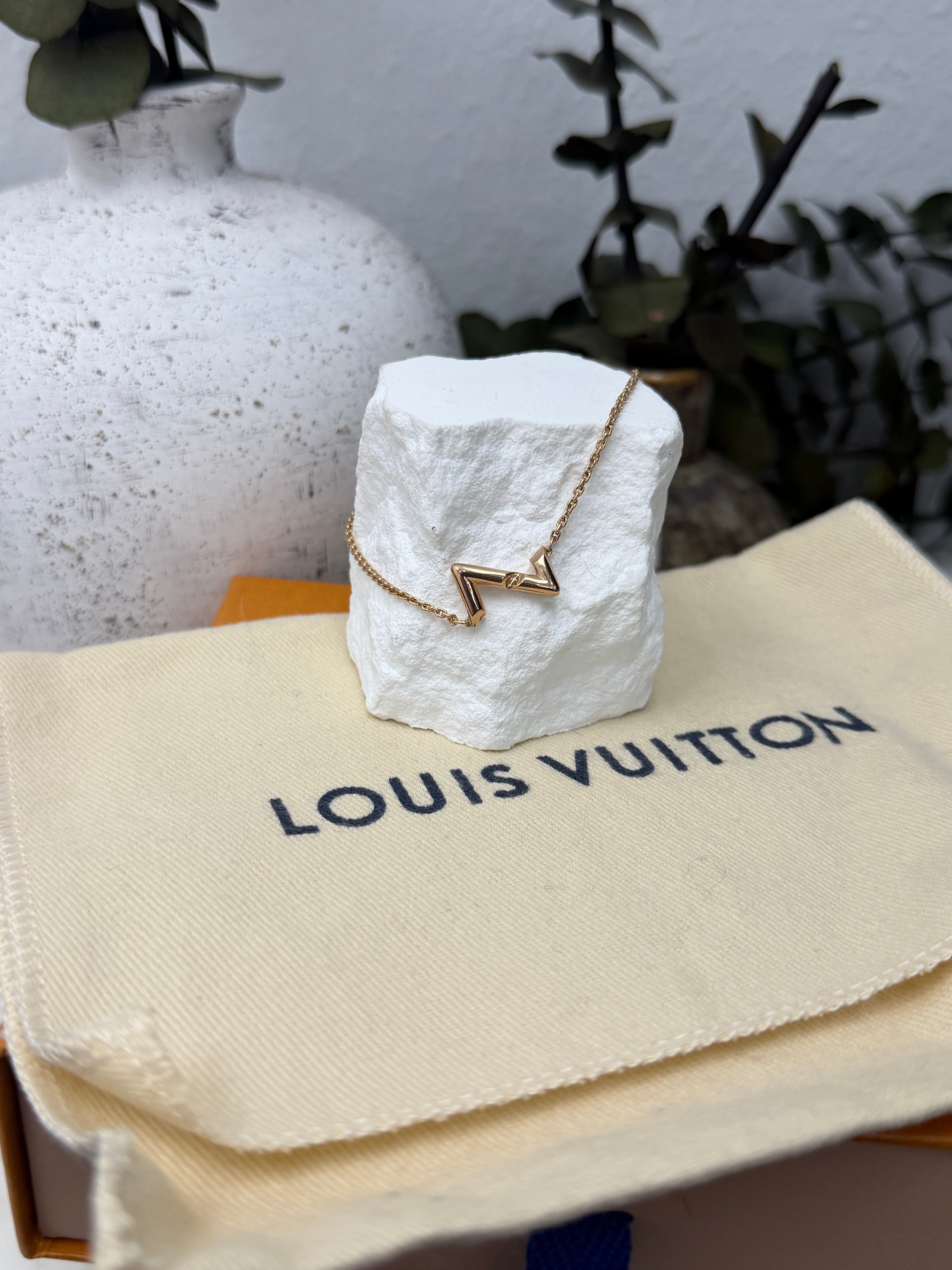 Louis Vuitton Volt Upside Down 18k Gold Chain Bracelet
