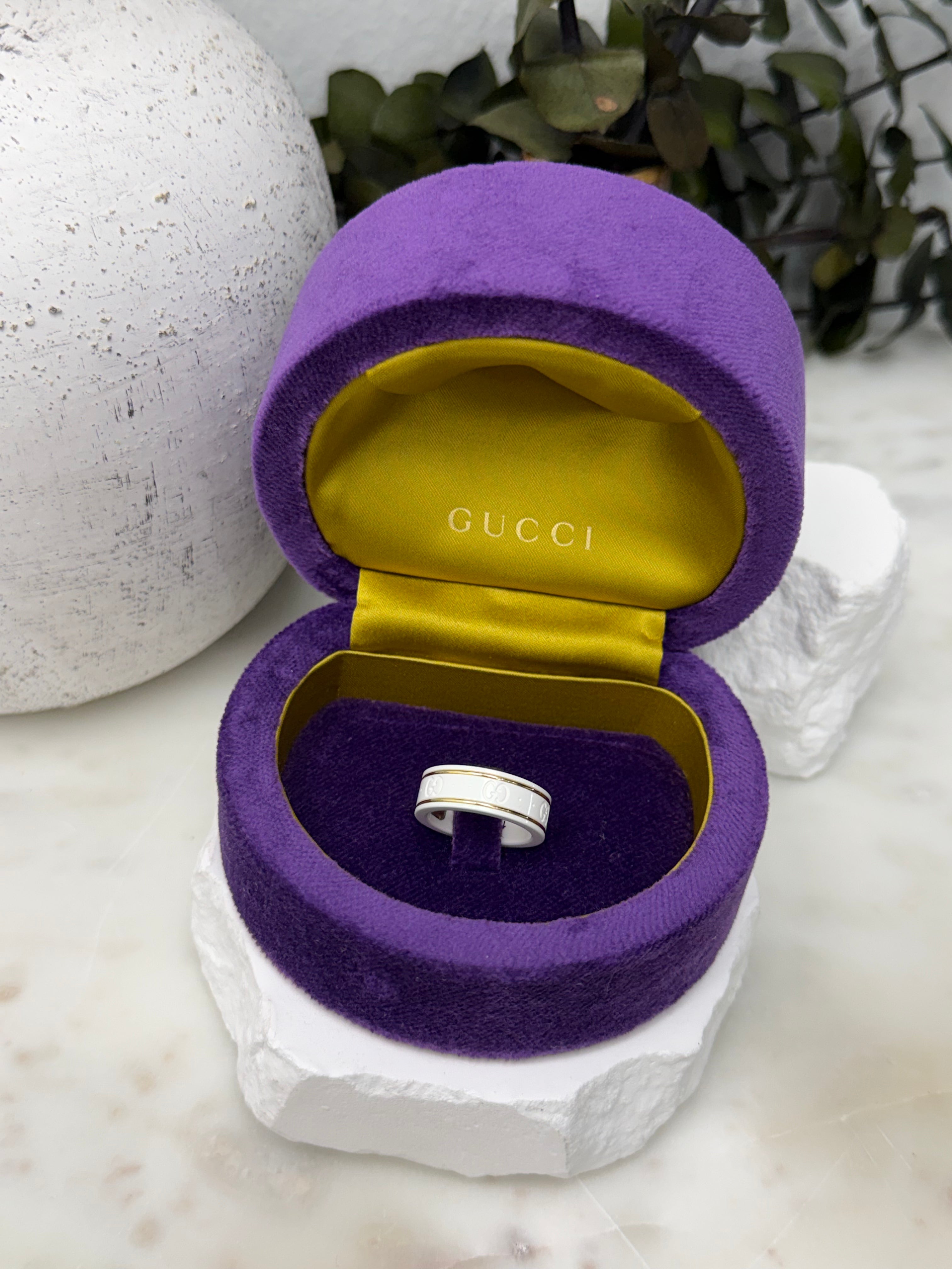 Gucci White Ceramic & Gold Icon Ring Size 6
