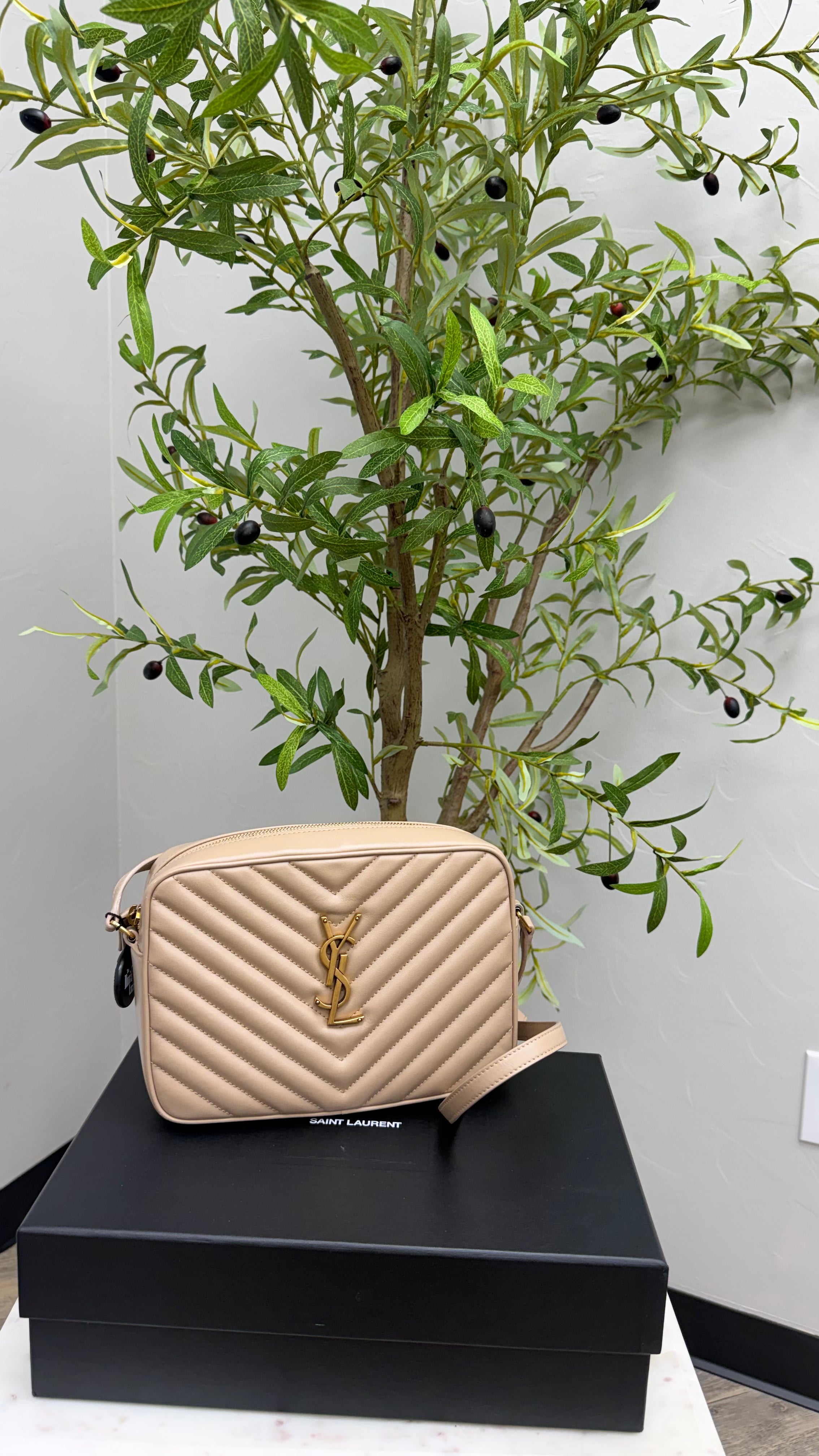 *DONS DROP* Saint Laurent YSL Beige Leather Lou Camera Bag