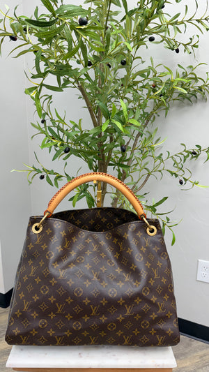 *DONS DROP* Louis Vuitton Monogram Artsy MM Shoulder Bag
