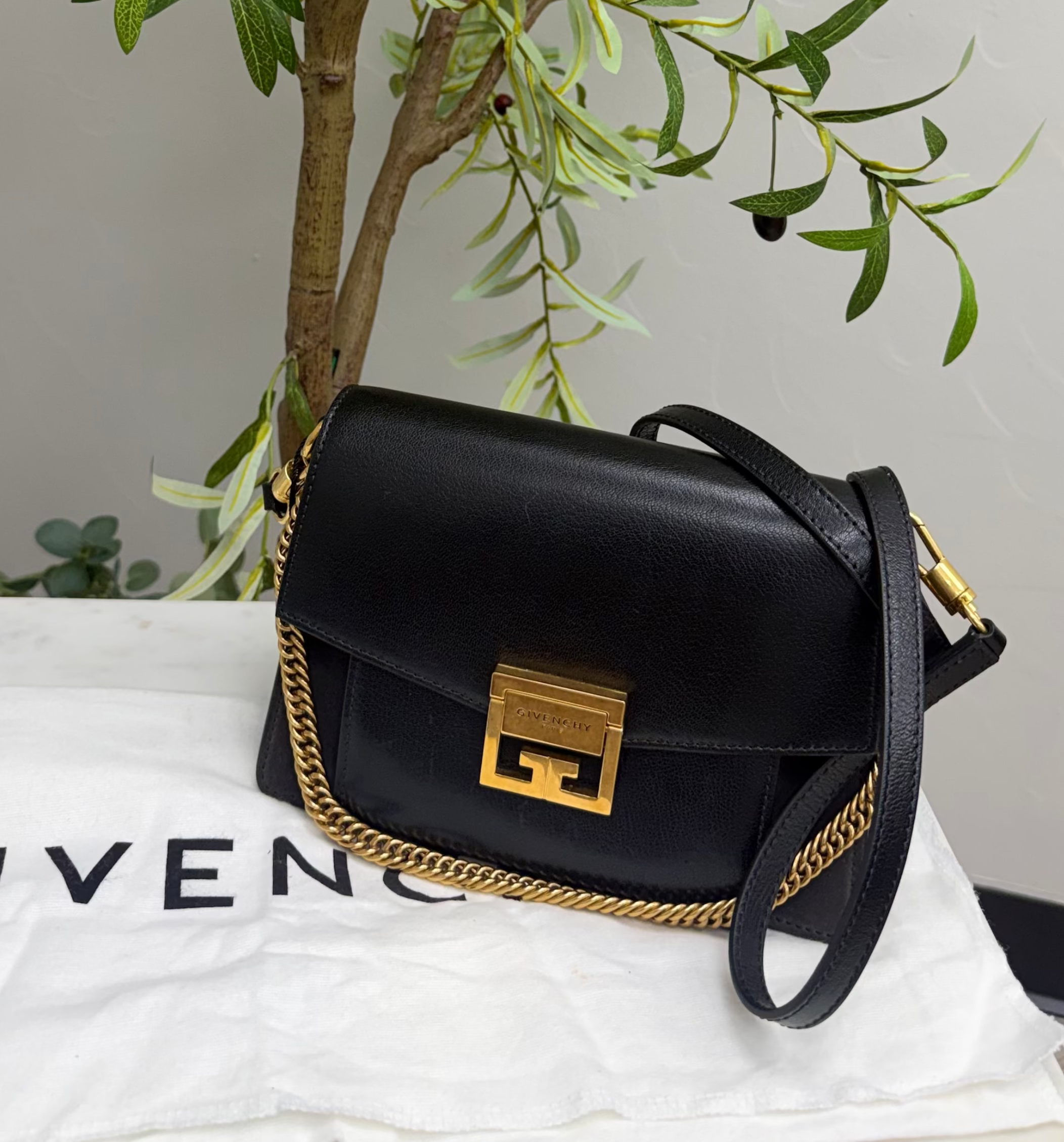 *DONS DROP* Givenchy Black Leather GV3 Small Leather Crossbody Bag