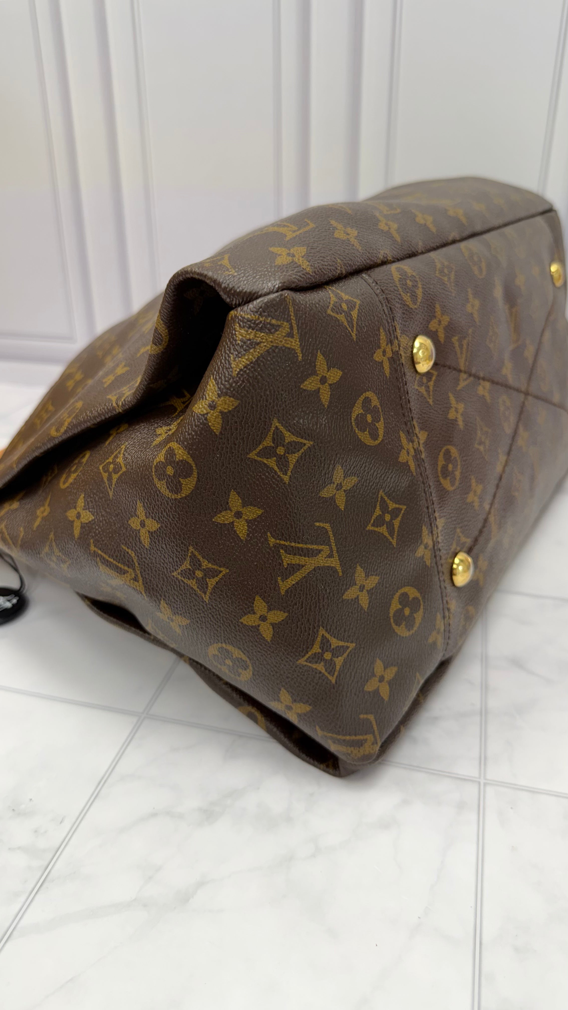 *DONS DROP* Louis Vuitton Monogram Artsy MM Shoulder Bag