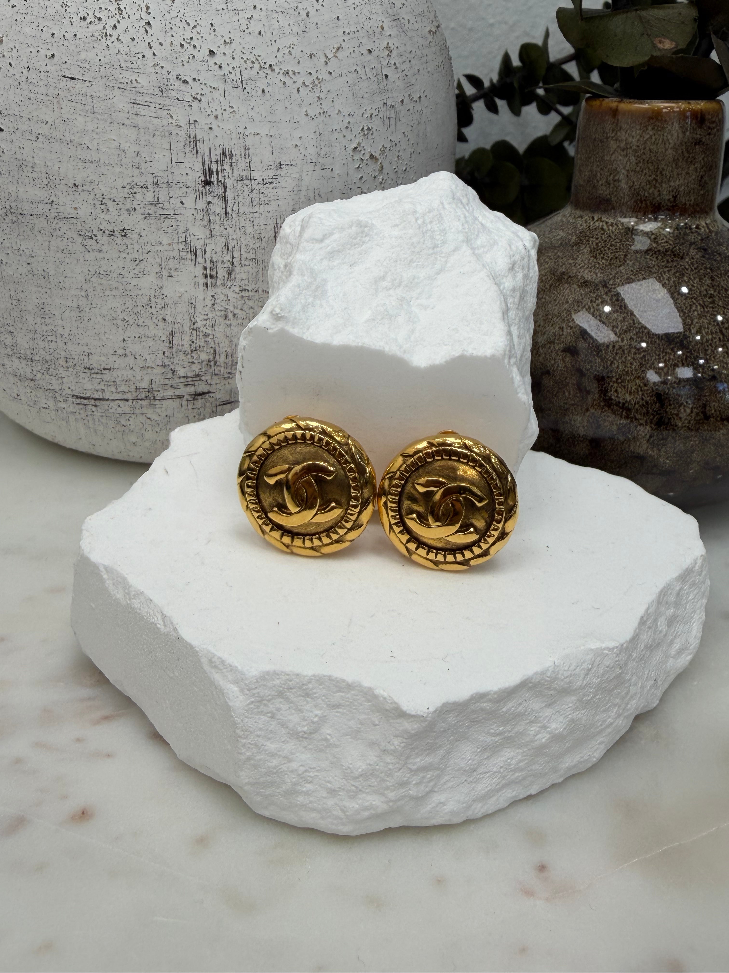 Chanel Vintage Gold Tone CC Clipon Earrings