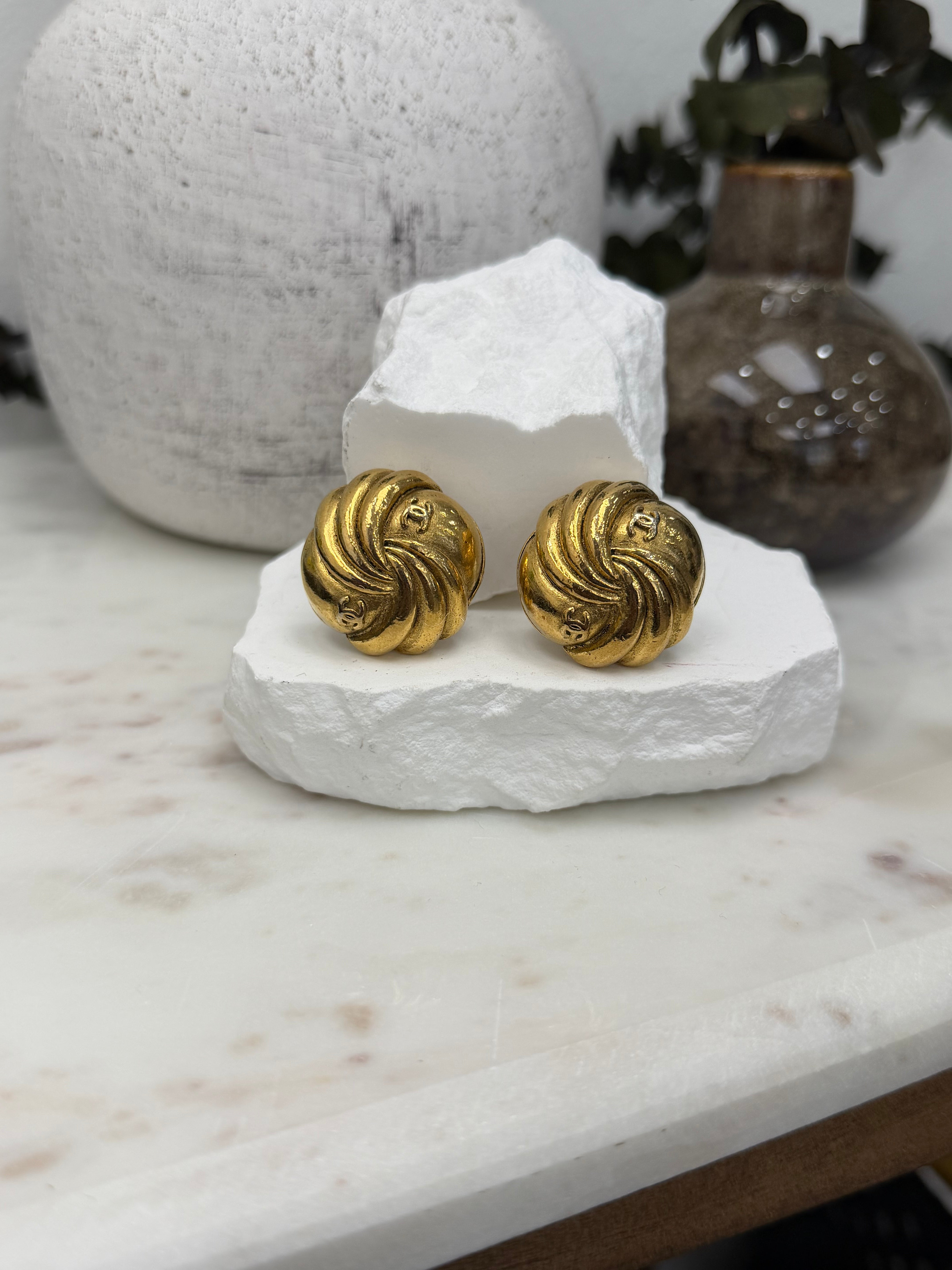 Chanel Vintage Gold Tone CC Shell Clipon Earrings