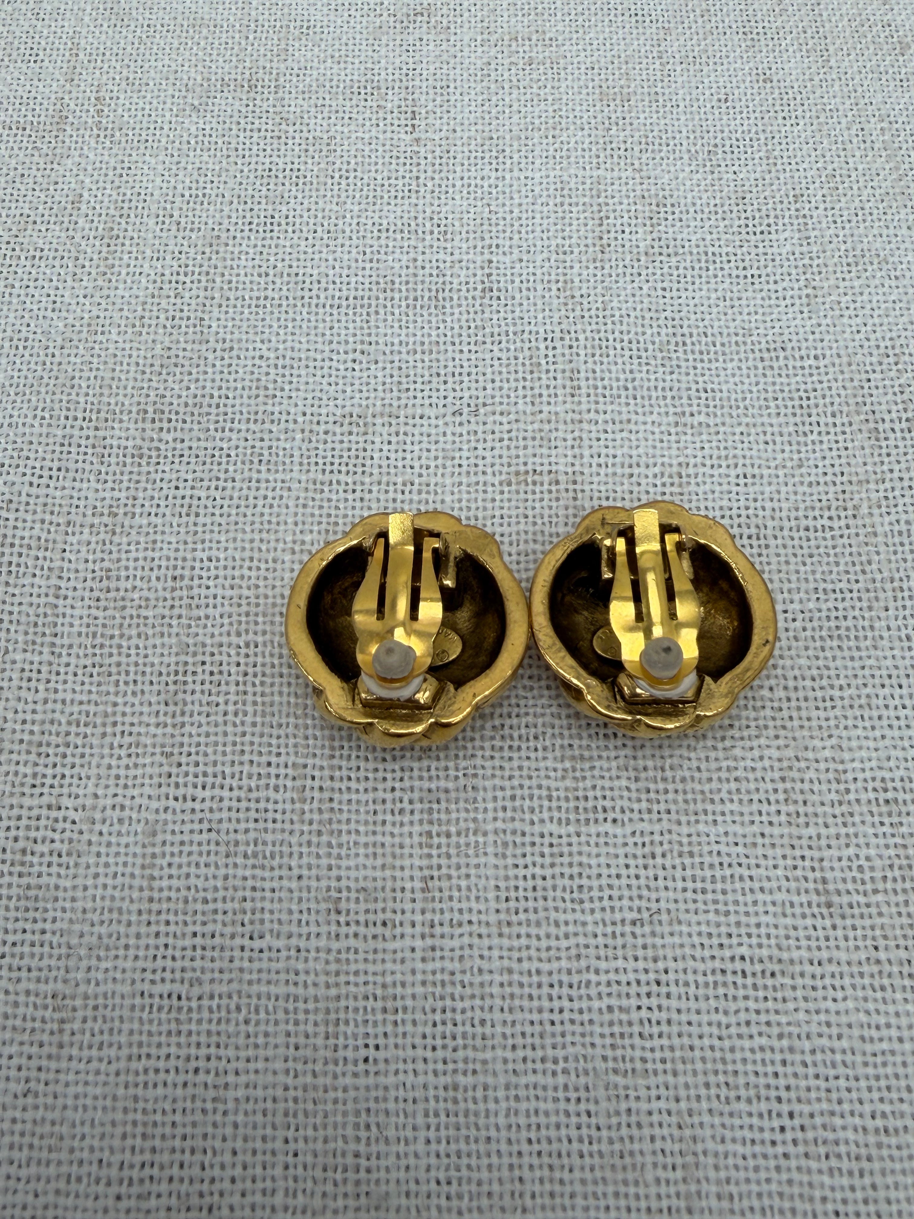 Chanel Vintage Gold Tone CC Shell Clipon Earrings