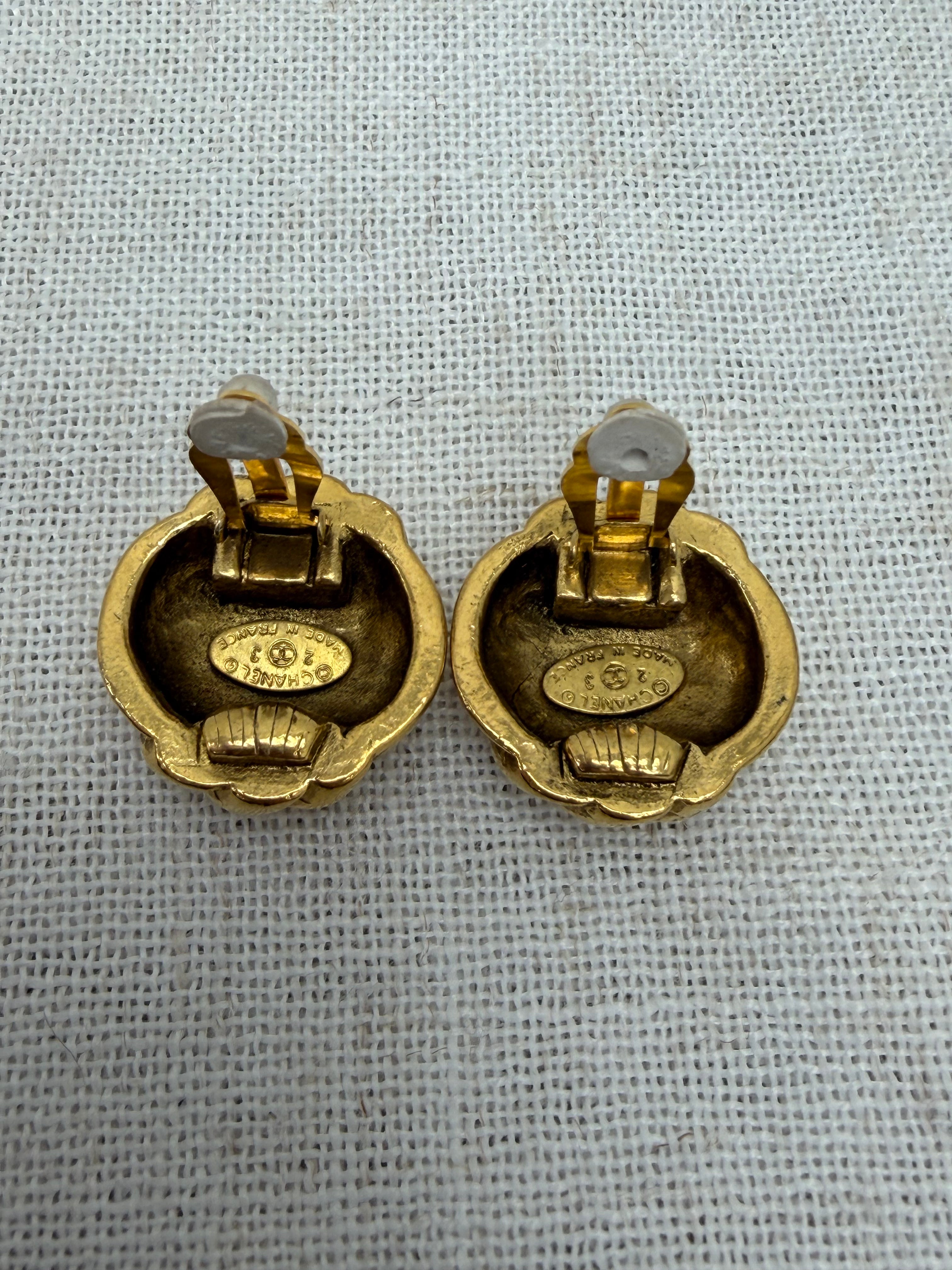 Chanel Vintage Gold Tone CC Shell Clipon Earrings
