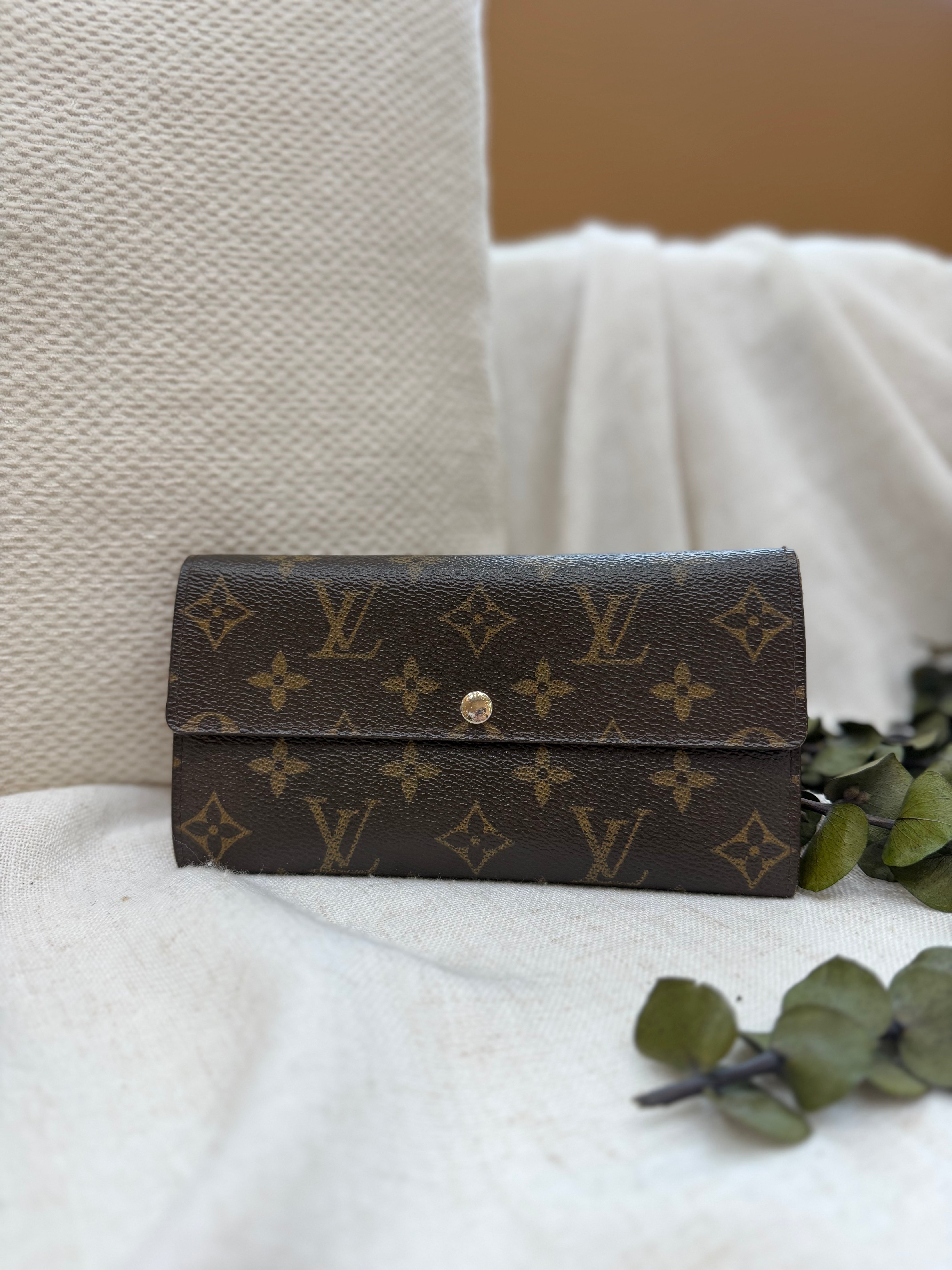 Louis Vuitton Monogram Sarah Wallet