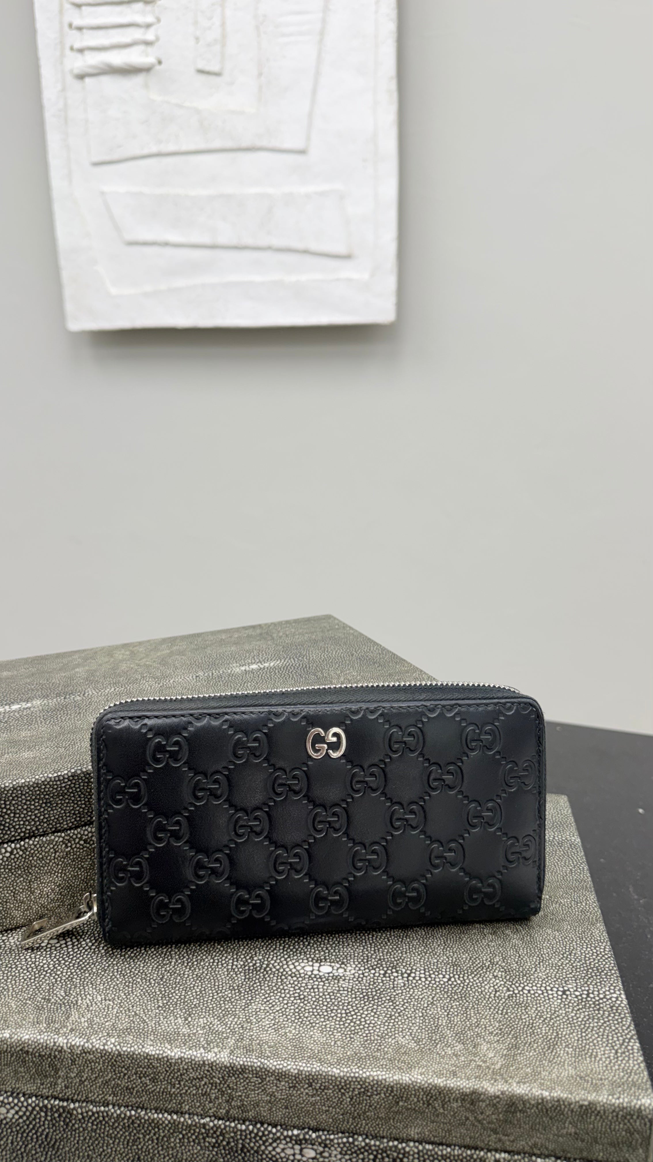 *DONS DROP* Gucci Black Leather GG Embossed Zippy Wallet