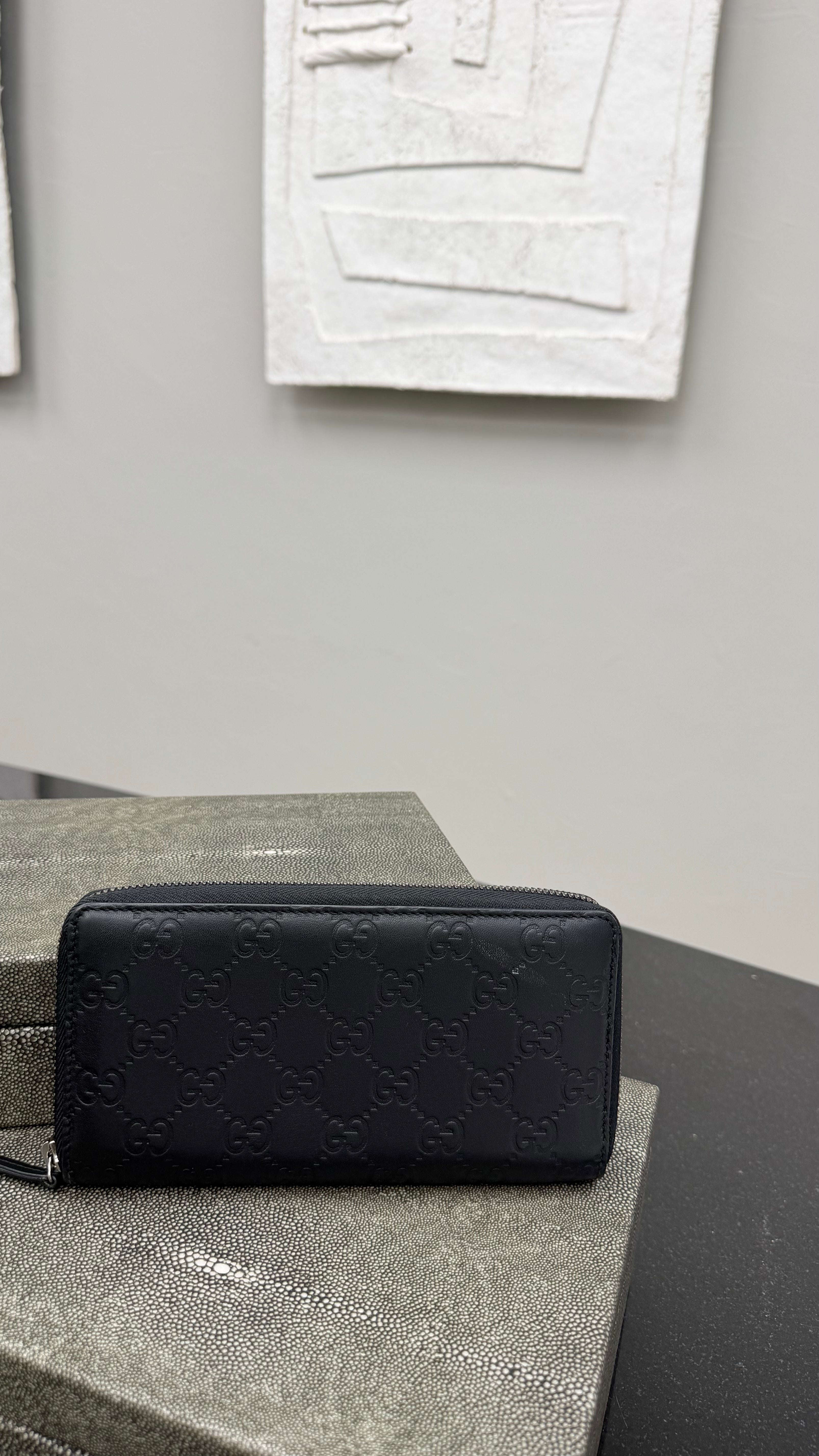 *DONS DROP* Gucci Black Leather GG Embossed Zippy Wallet