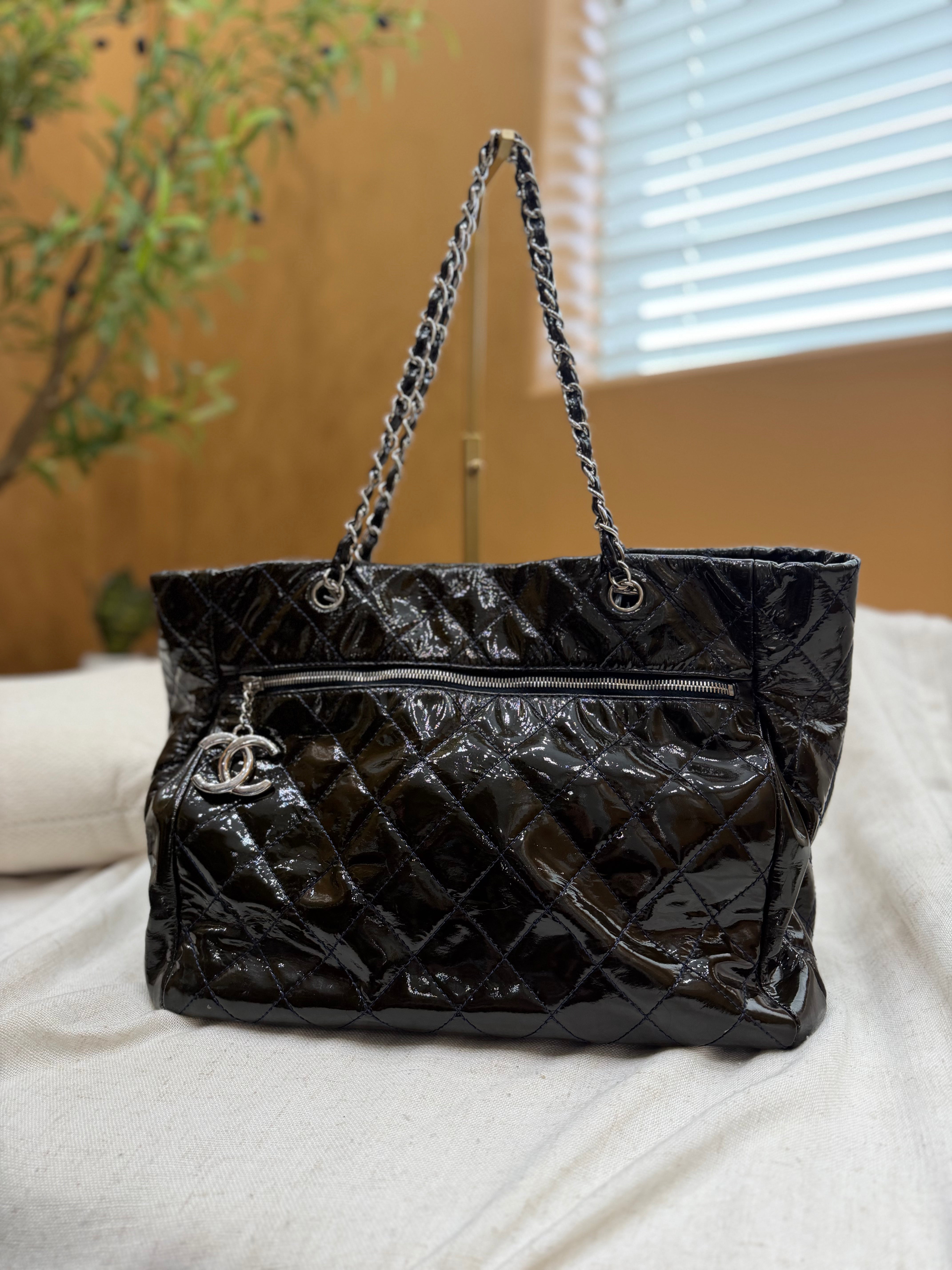 *DONS PRE-DROP* Chanel Green Quilted Patent Leather CC Charm Tote