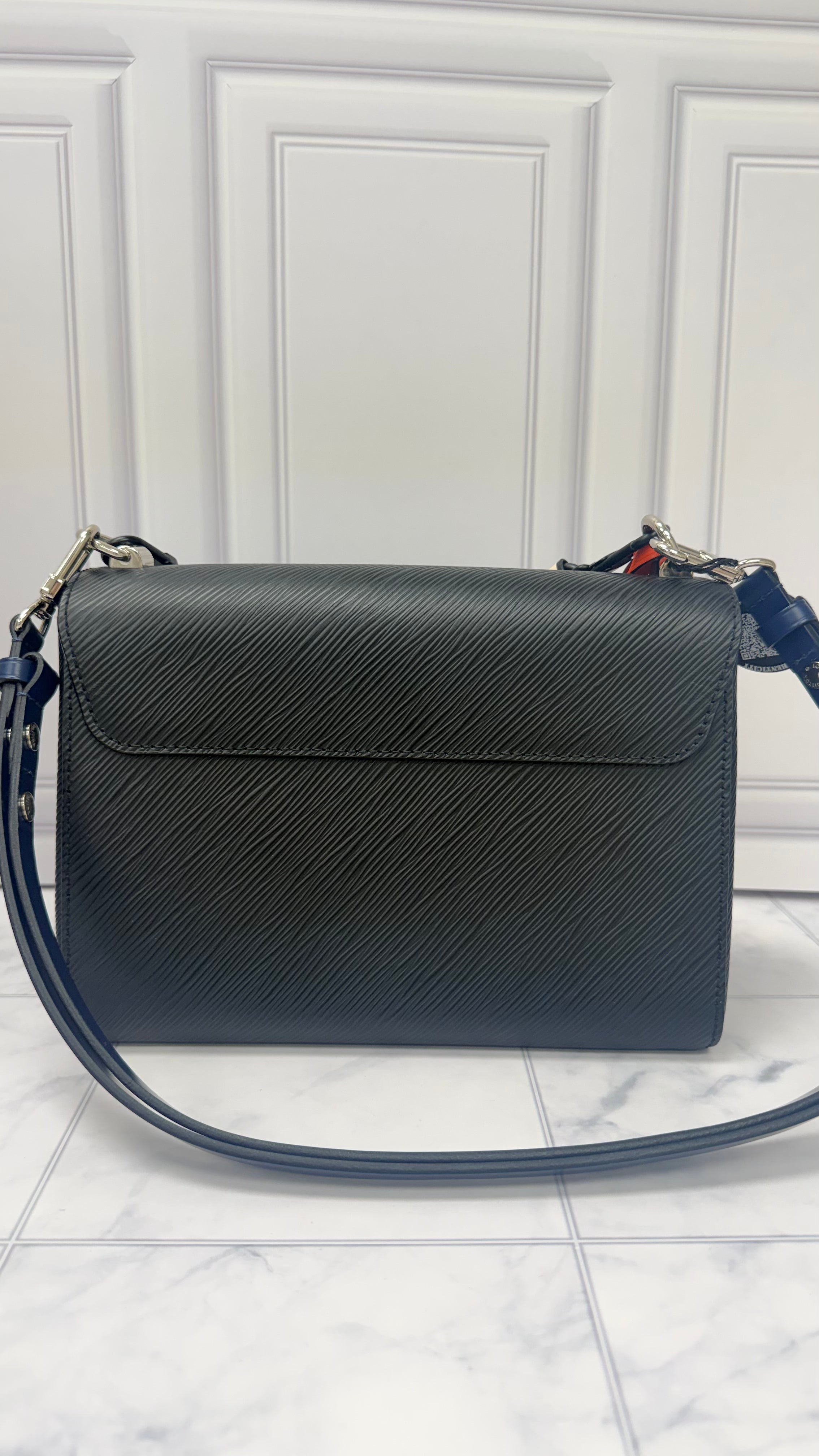 *DONS DROP* LIKE NEW - Louis Vuitton Black Epi Leather Twist MM Handbag
