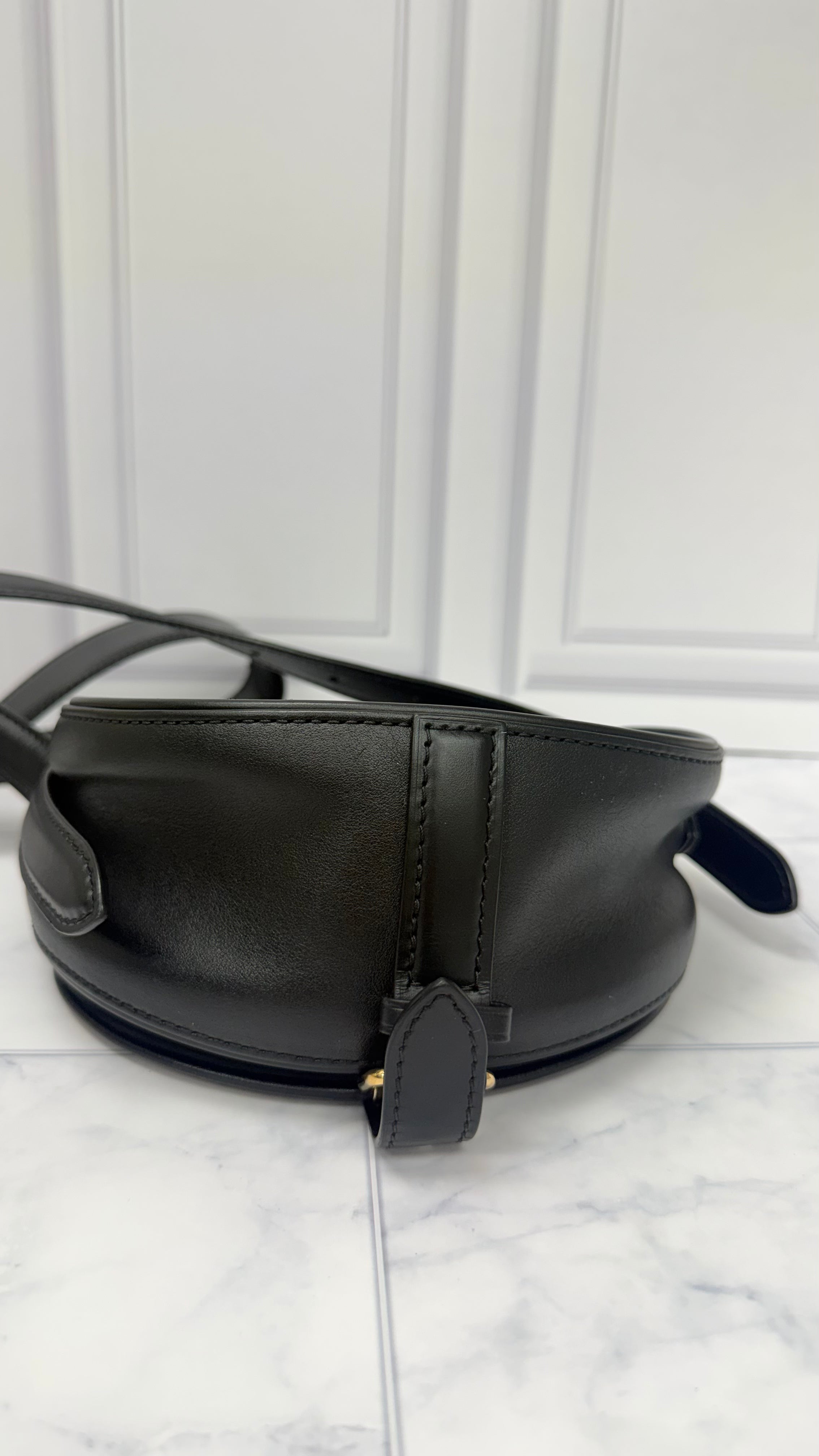 *DONS DROP* Louis Vuitton Black Leather Tambourine Crossbody