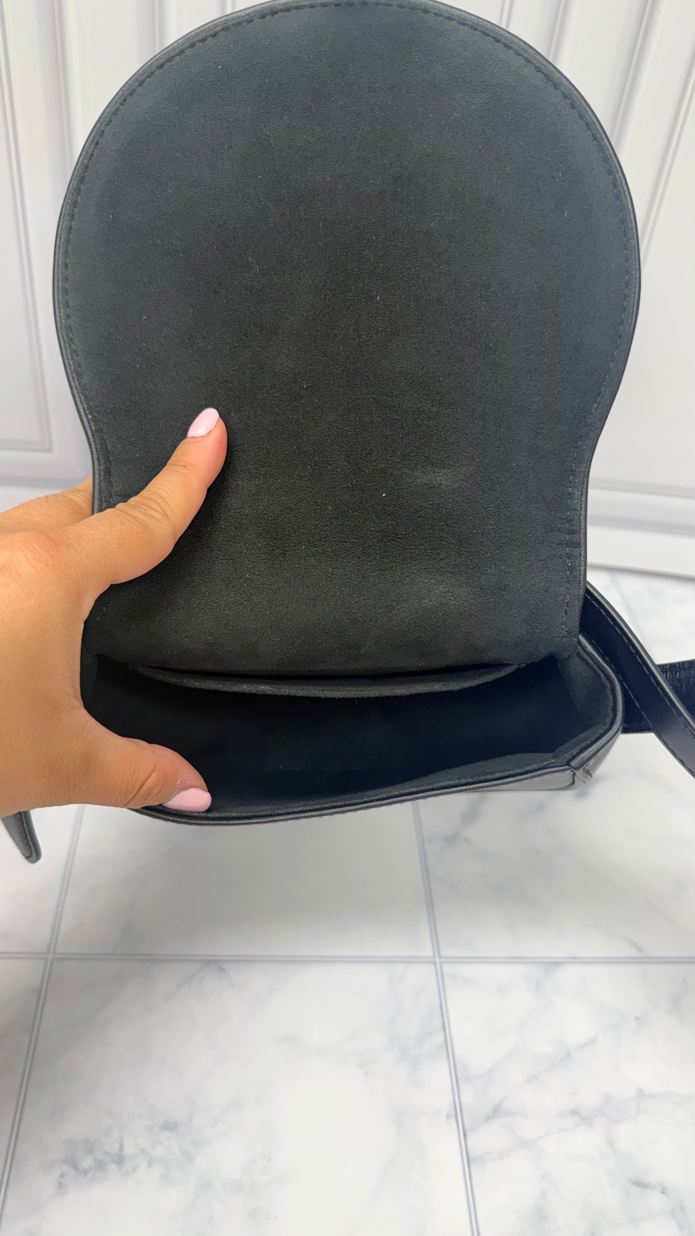 *DONS DROP* Louis Vuitton Black Leather Tambourine Crossbody