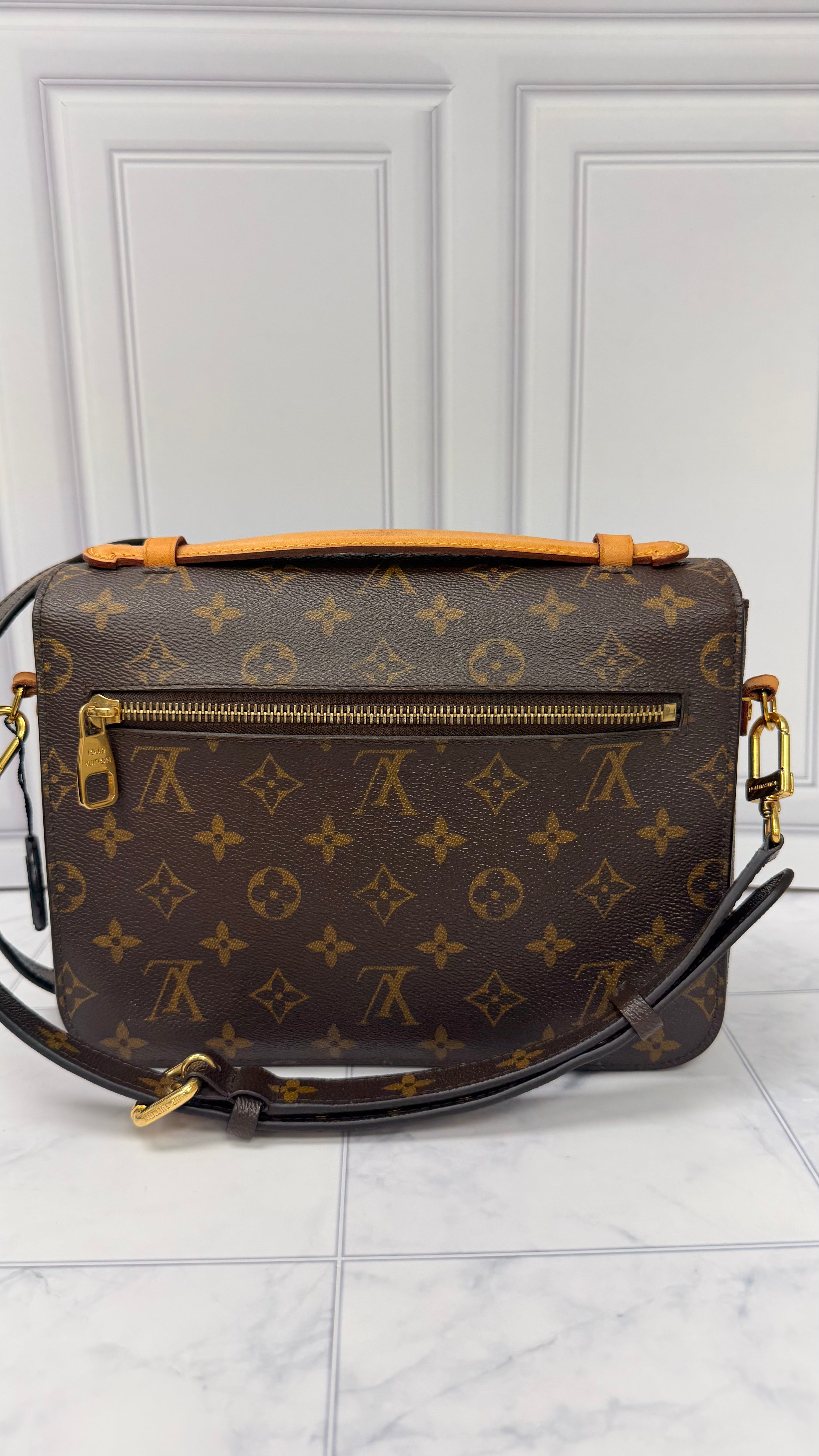 *DONS DROP* LIKE NEW - Louis Vuitton Monogram  Pochette Metis Handbag