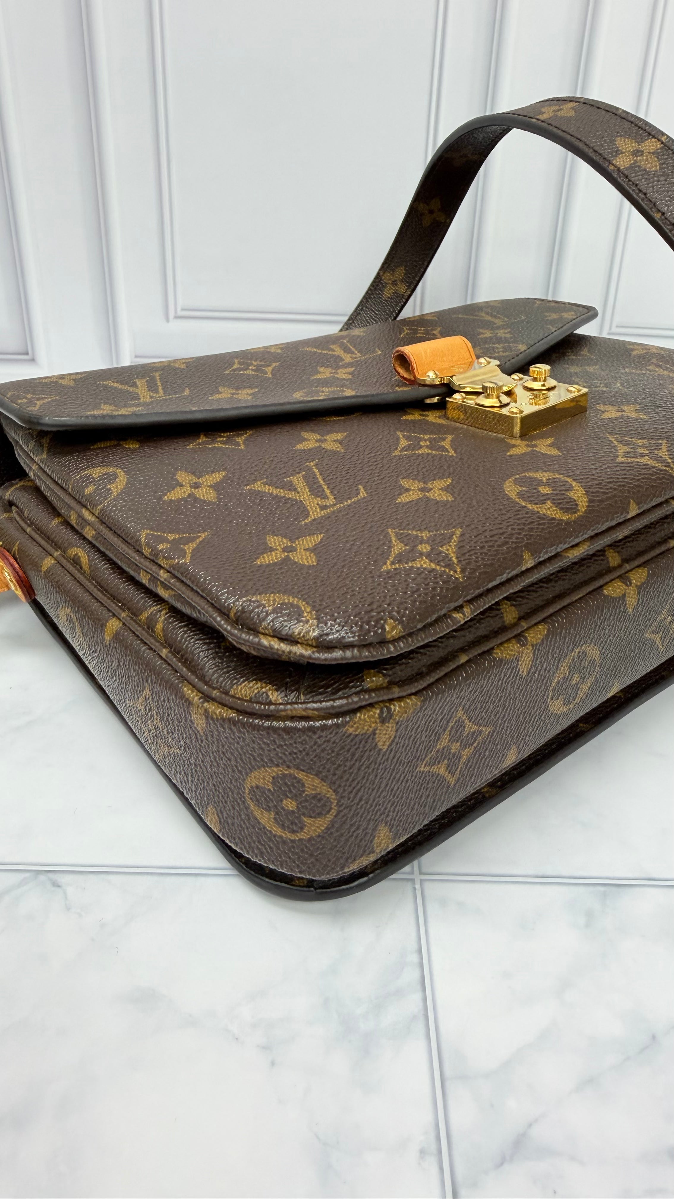 *DONS DROP* LIKE NEW - Louis Vuitton Monogram  Pochette Metis Handbag