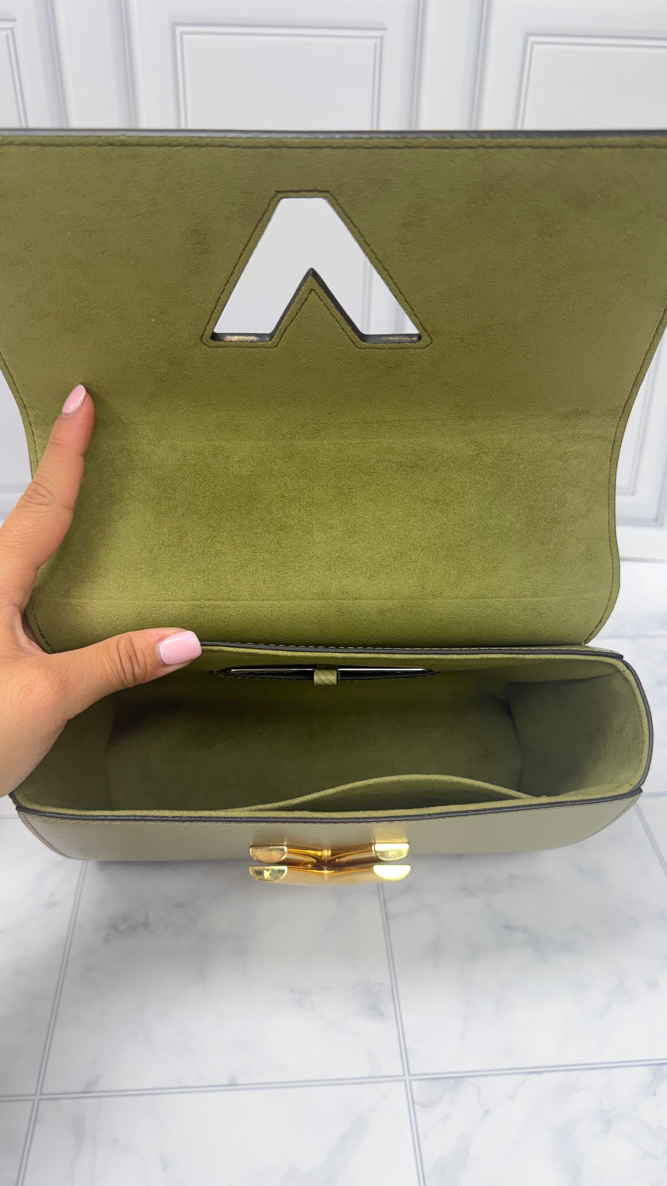 *DONS DROP* Louis Vuitton Green & Ivory Epi Twist & Twilly MM Handbag