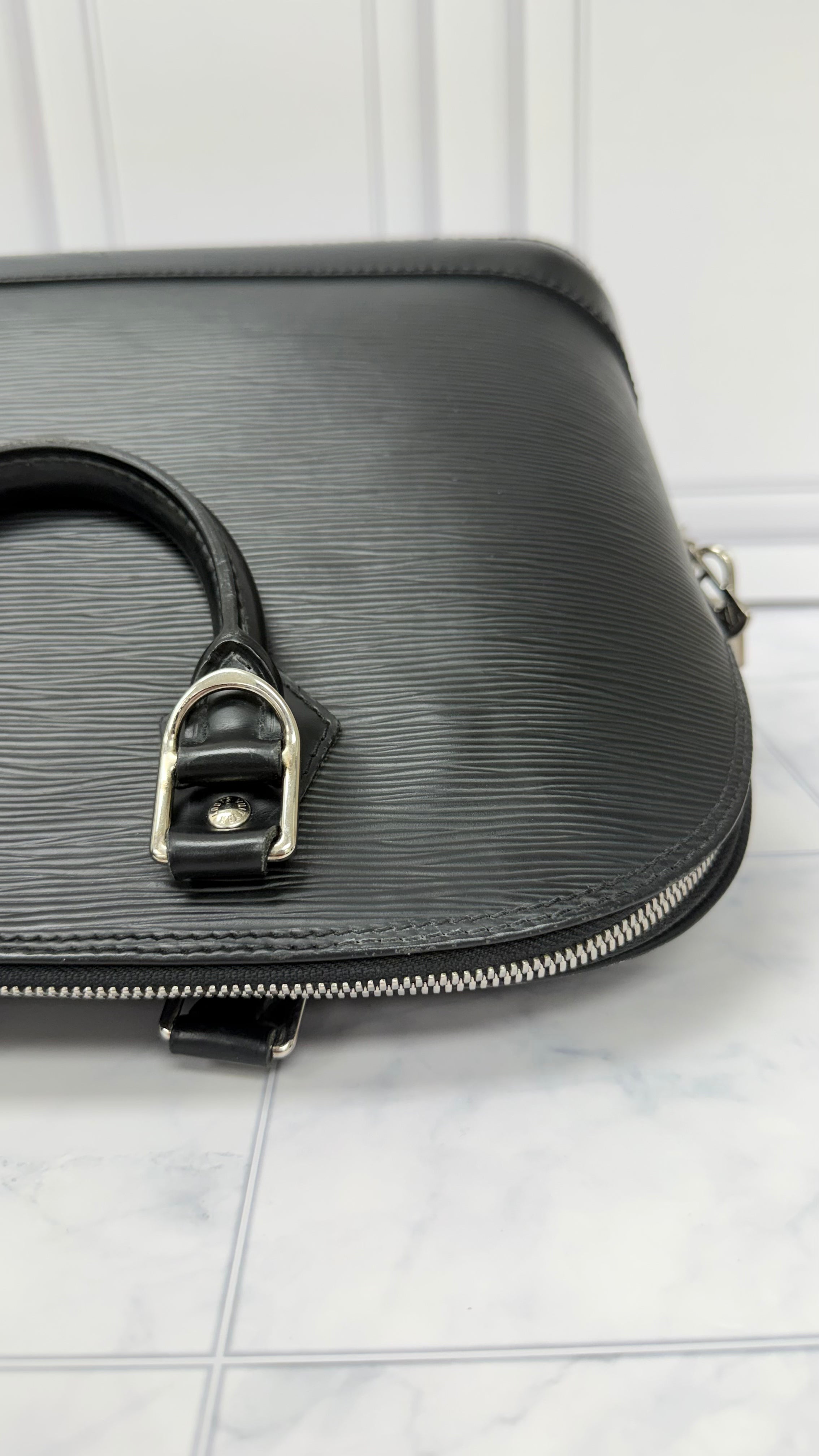 *DONS DROP* Louis Vuitton Black Epi Leather Alma PM