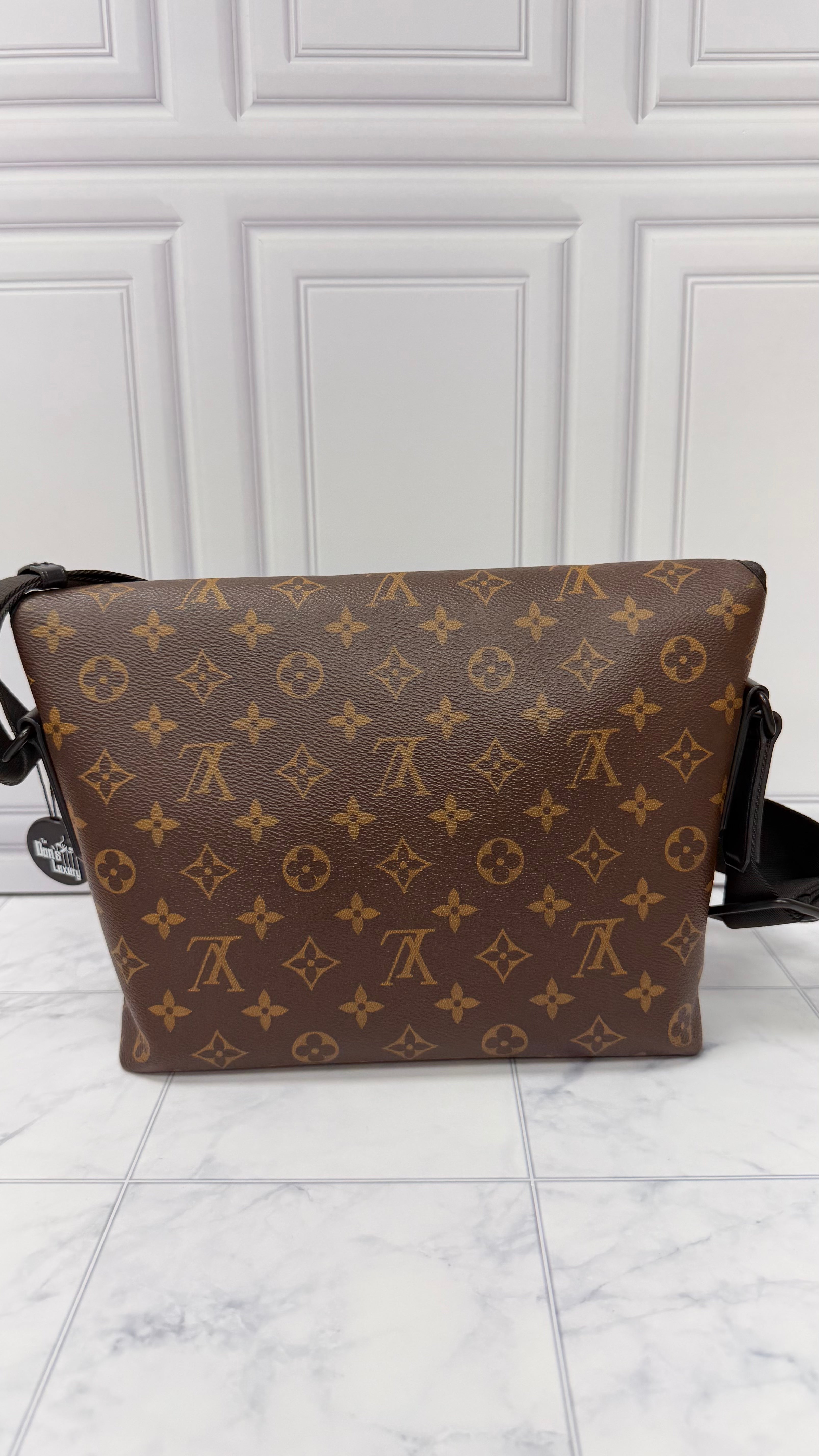 *DONS DROP* Louis Vuitton Monogram Macassar District Messenger Bag