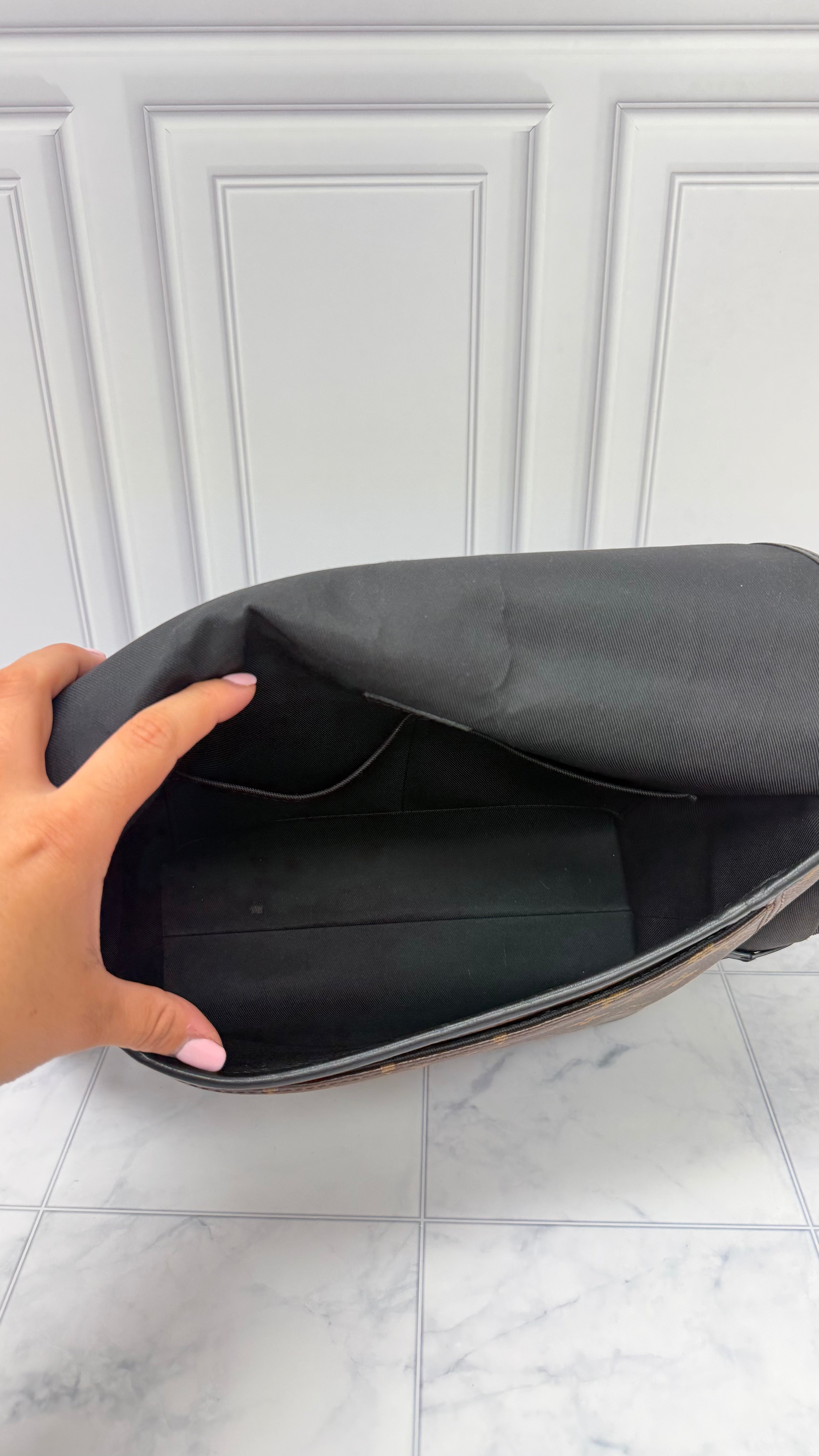 *DONS DROP* Louis Vuitton Monogram Macassar District Messenger Bag