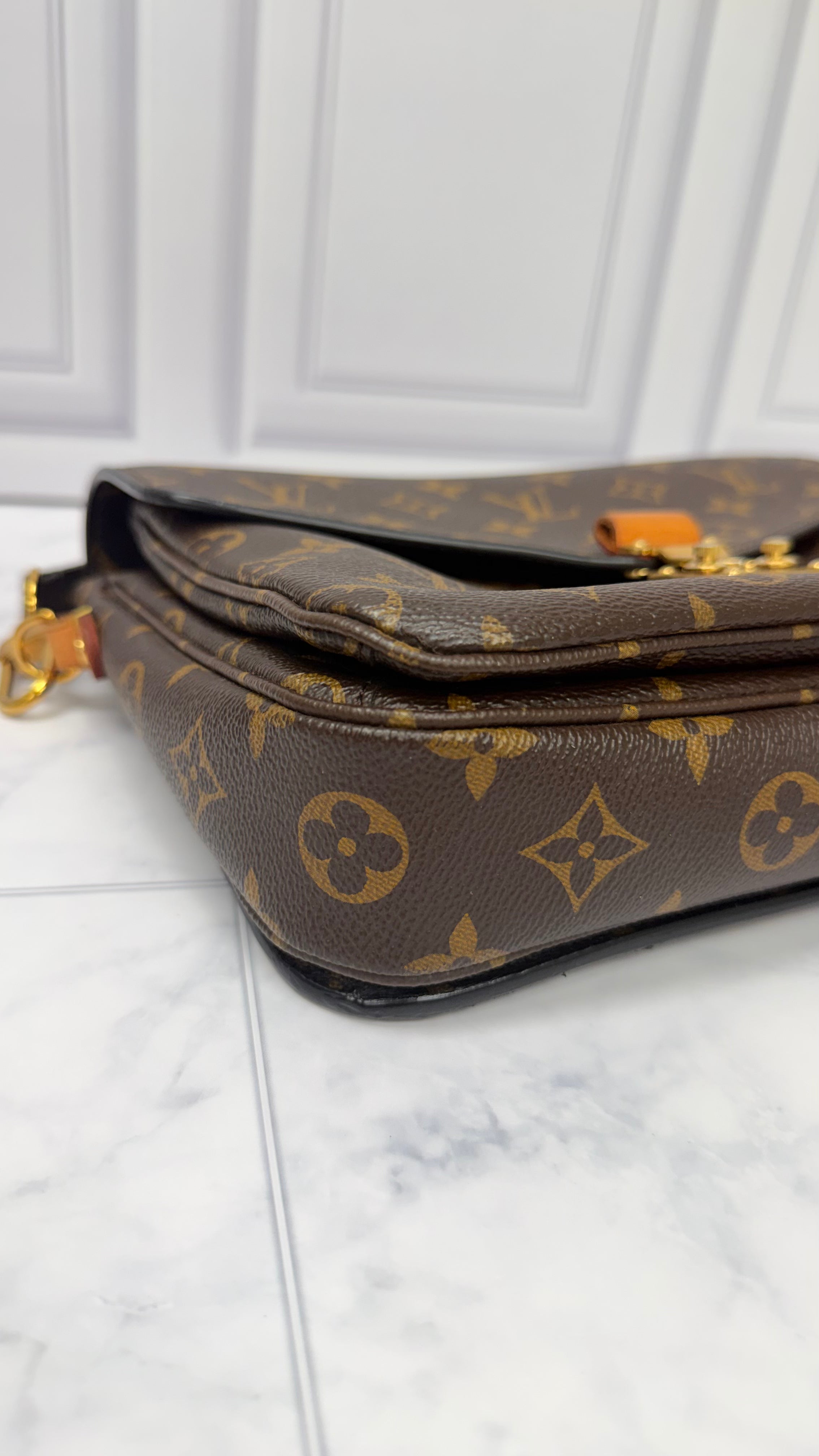 *DONS DROP* Louis Vuitton Monogram Pochette Metis Crossbody Bag