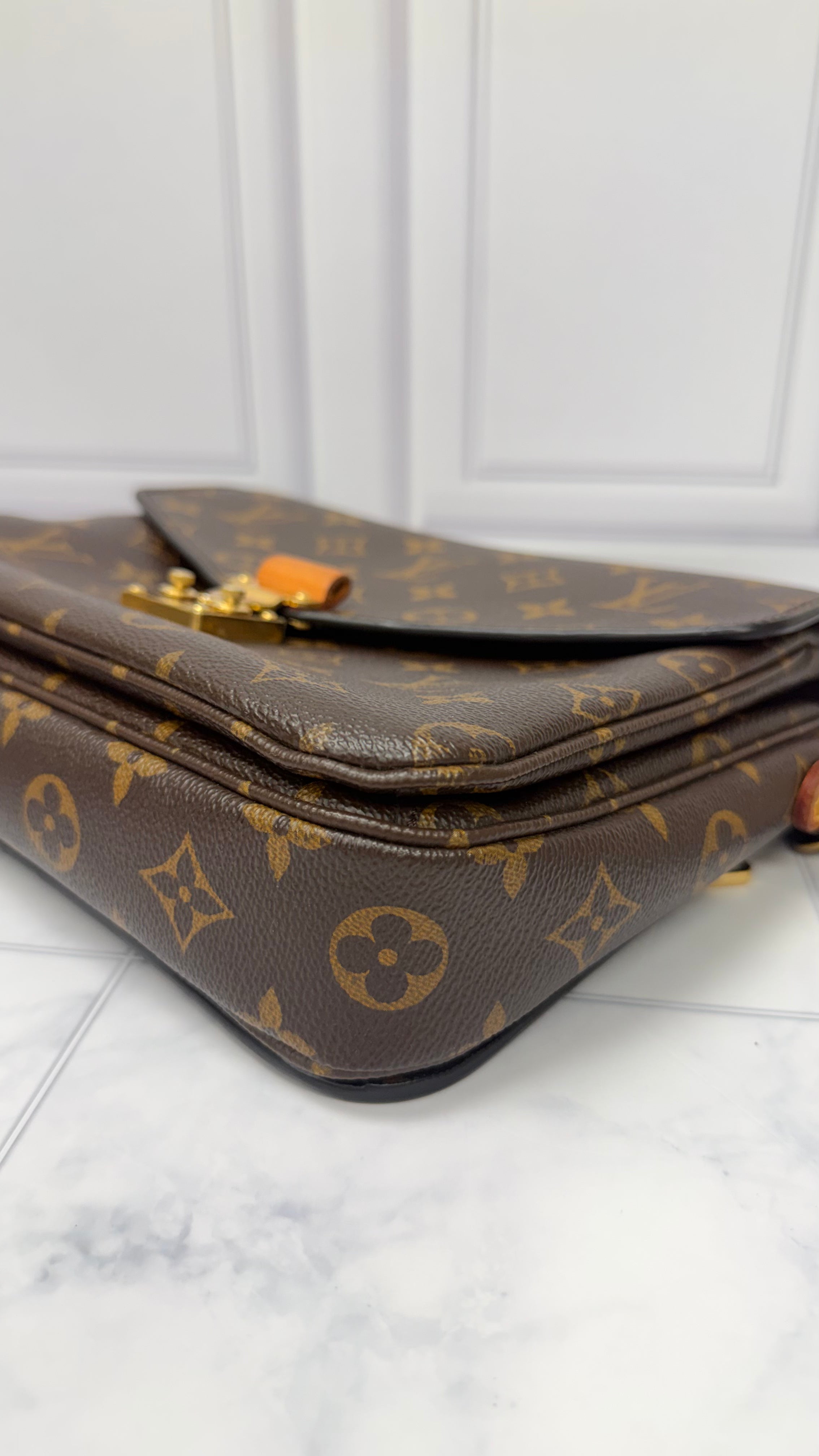 *DONS DROP* Louis Vuitton Monogram Pochette Metis Crossbody Bag