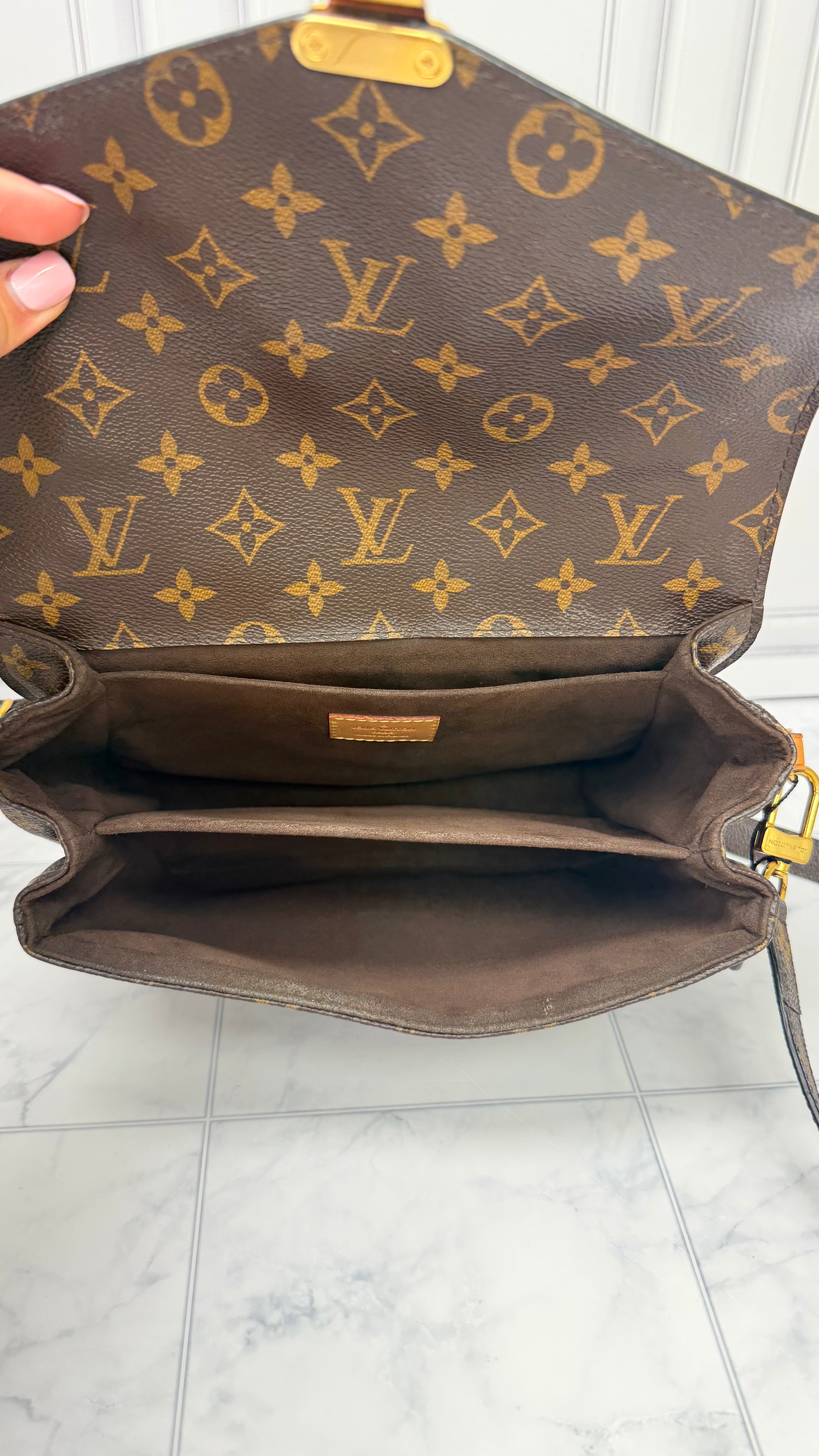 *DONS DROP* Louis Vuitton Monogram Pochette Metis Crossbody Bag