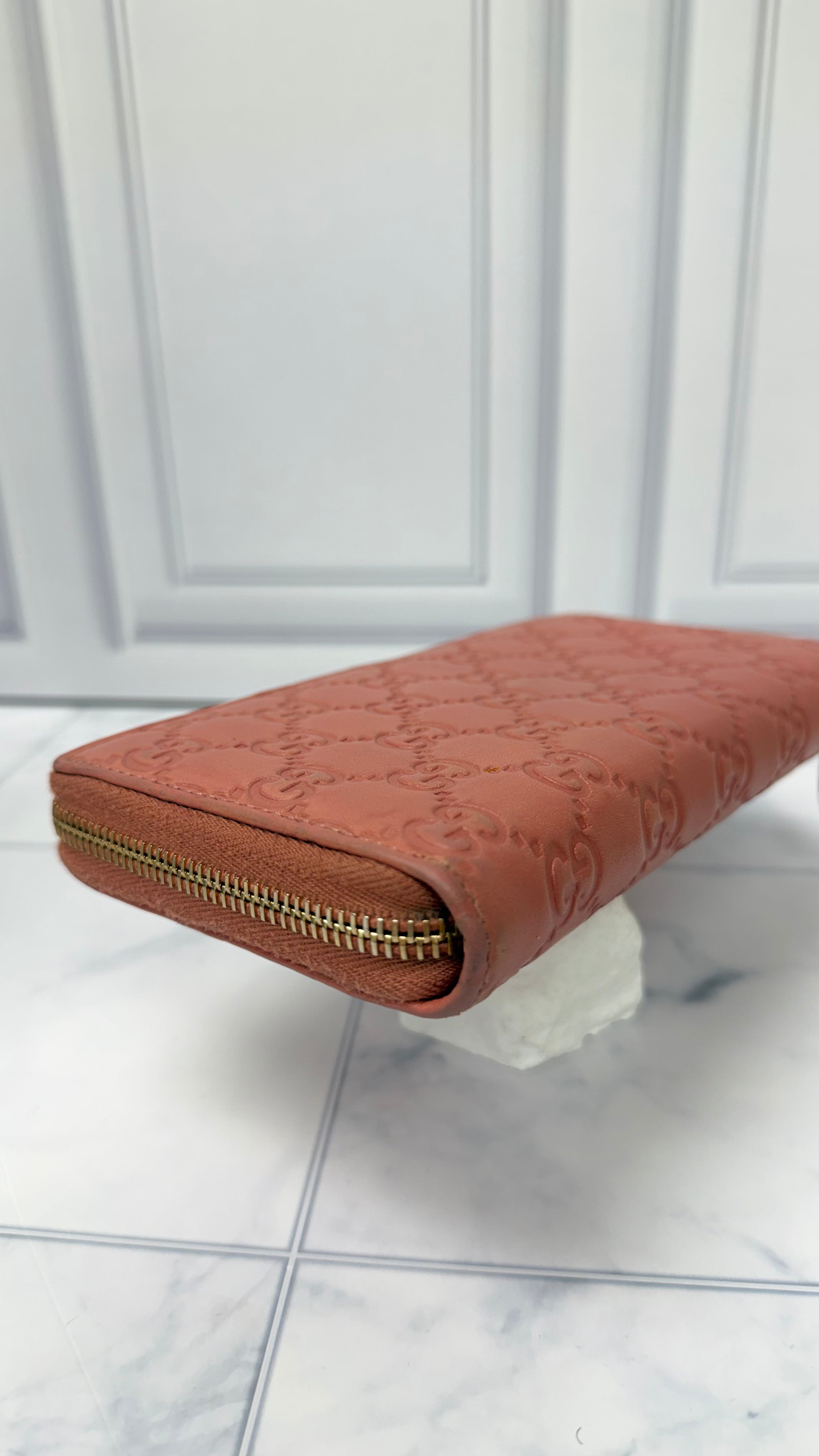*DONS DROP* Gucci Pink Guccissima Leather Zippy Charm Wallet