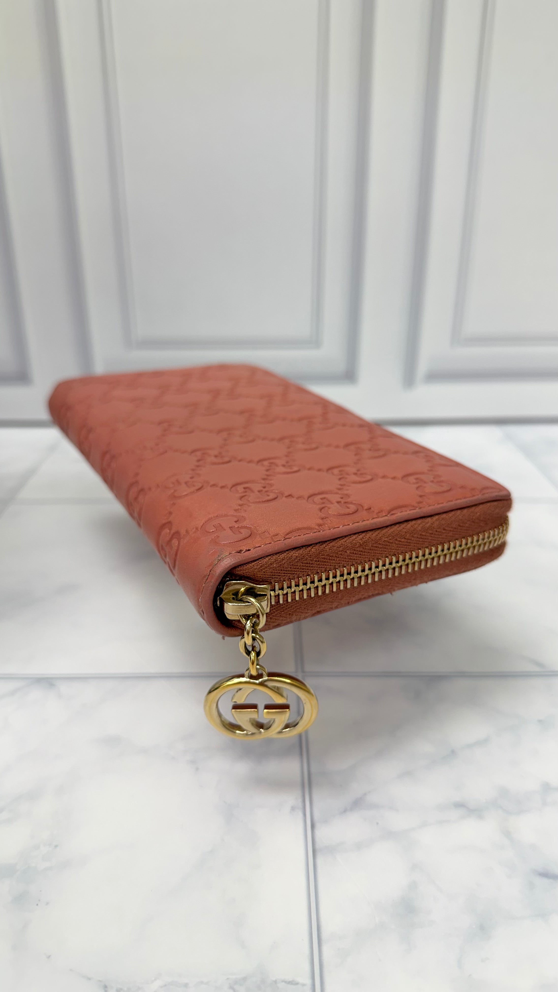 *DONS DROP* Gucci Pink Guccissima Leather Zippy Charm Wallet