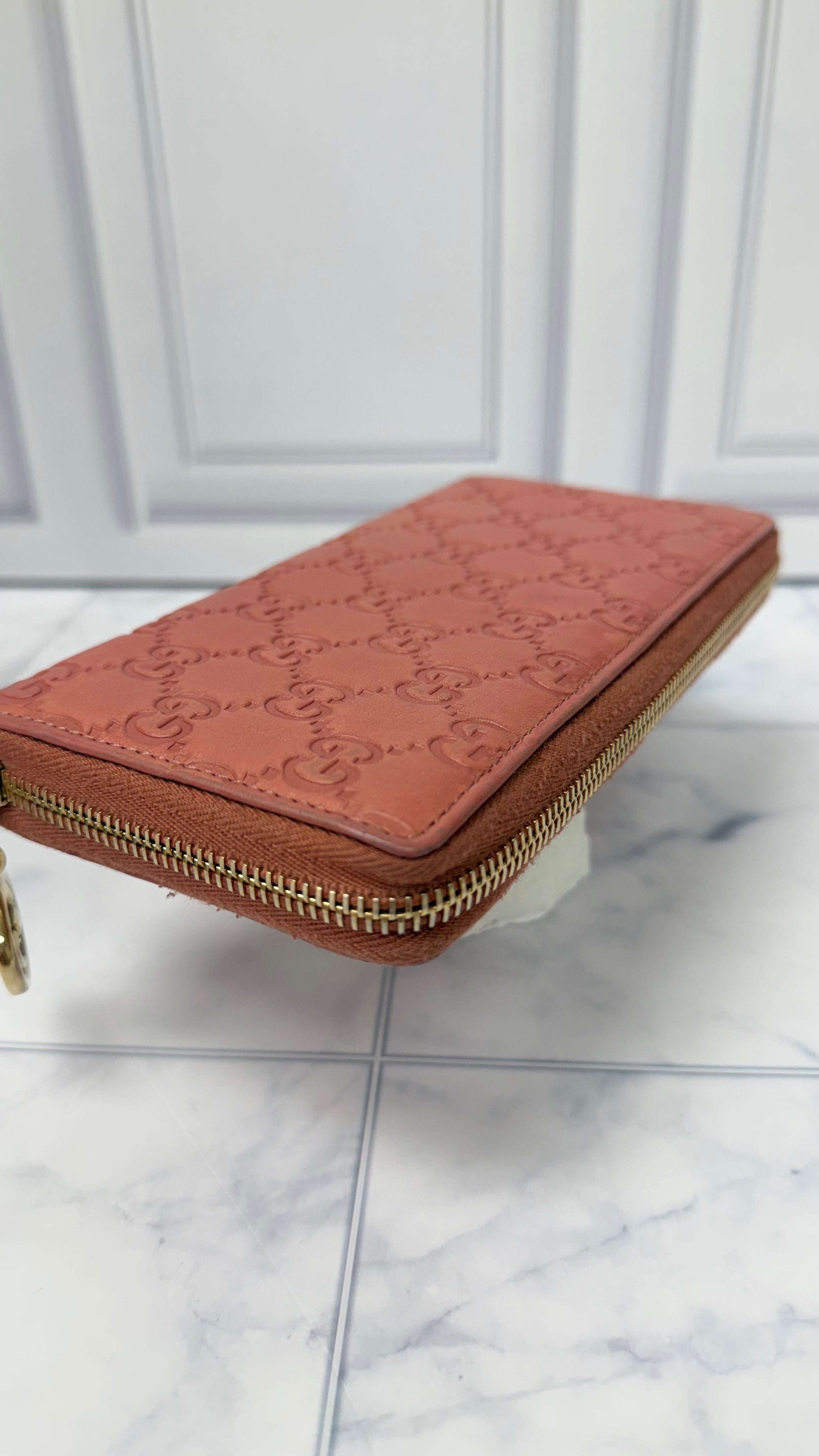 *DONS DROP* Gucci Pink Guccissima Leather Zippy Charm Wallet