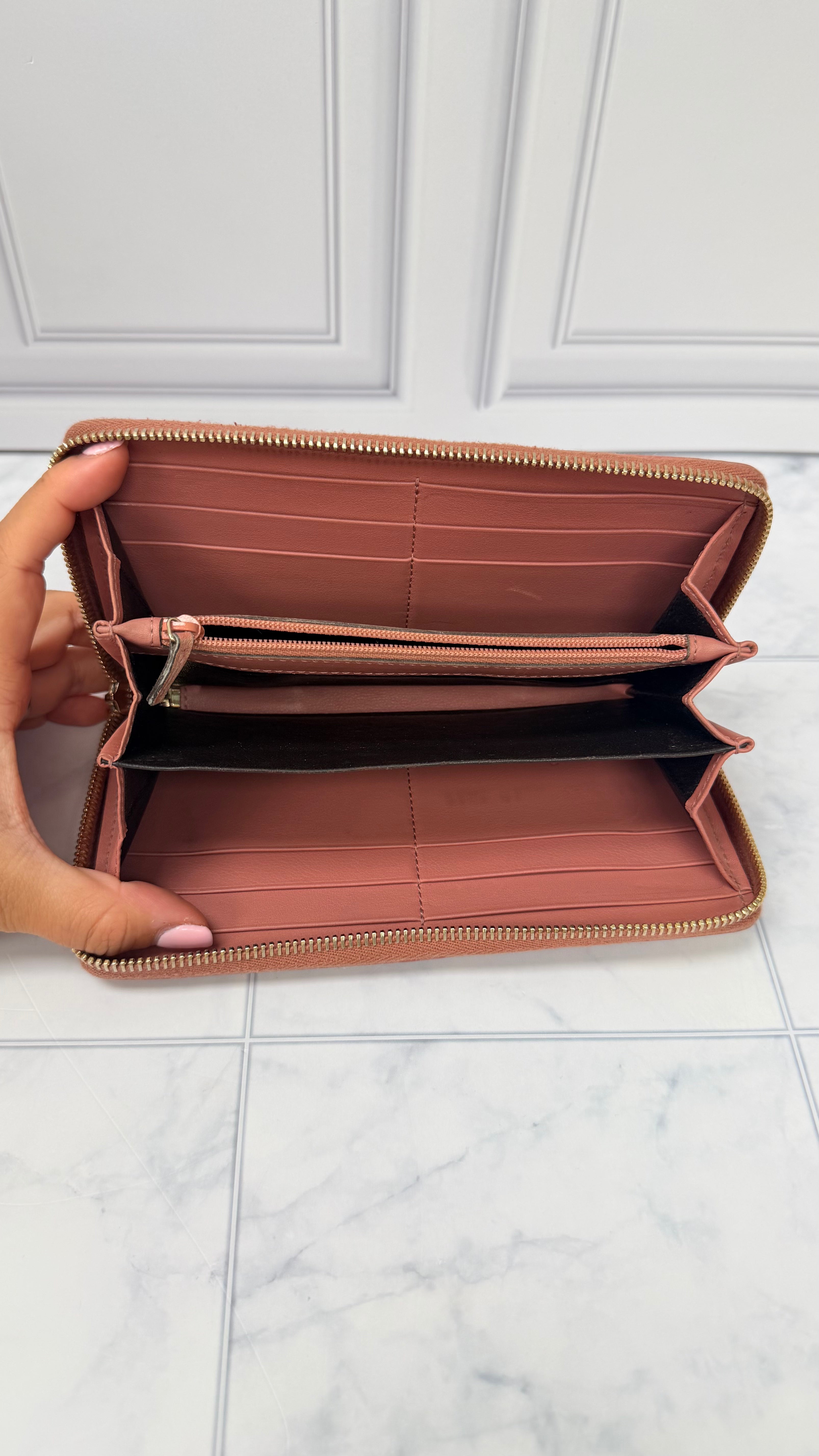 *DONS DROP* Gucci Pink Guccissima Leather Zippy Charm Wallet