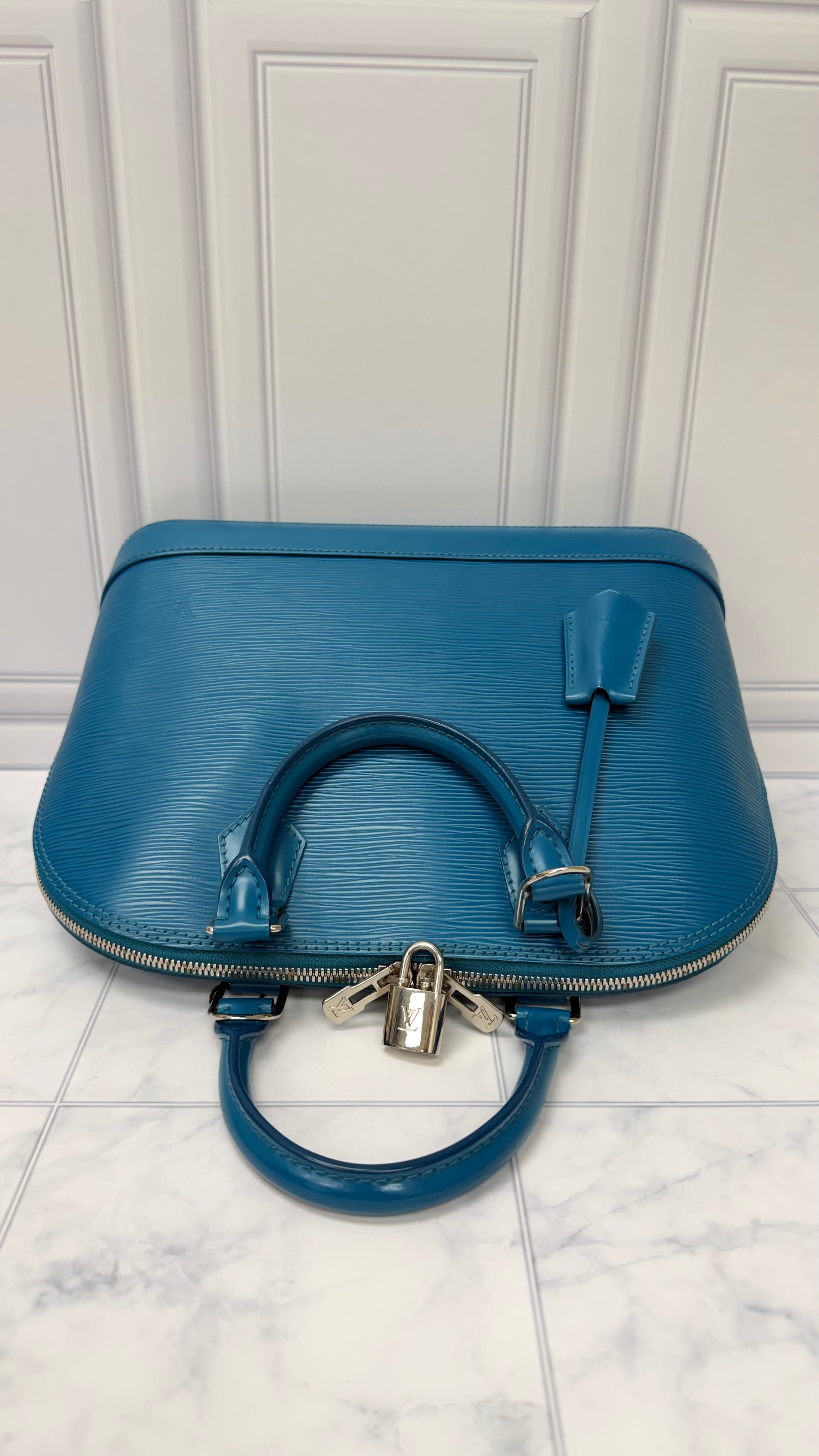 *DONS DROP* Louis Vuitton Teal Epi Leather Alma PM Satchel