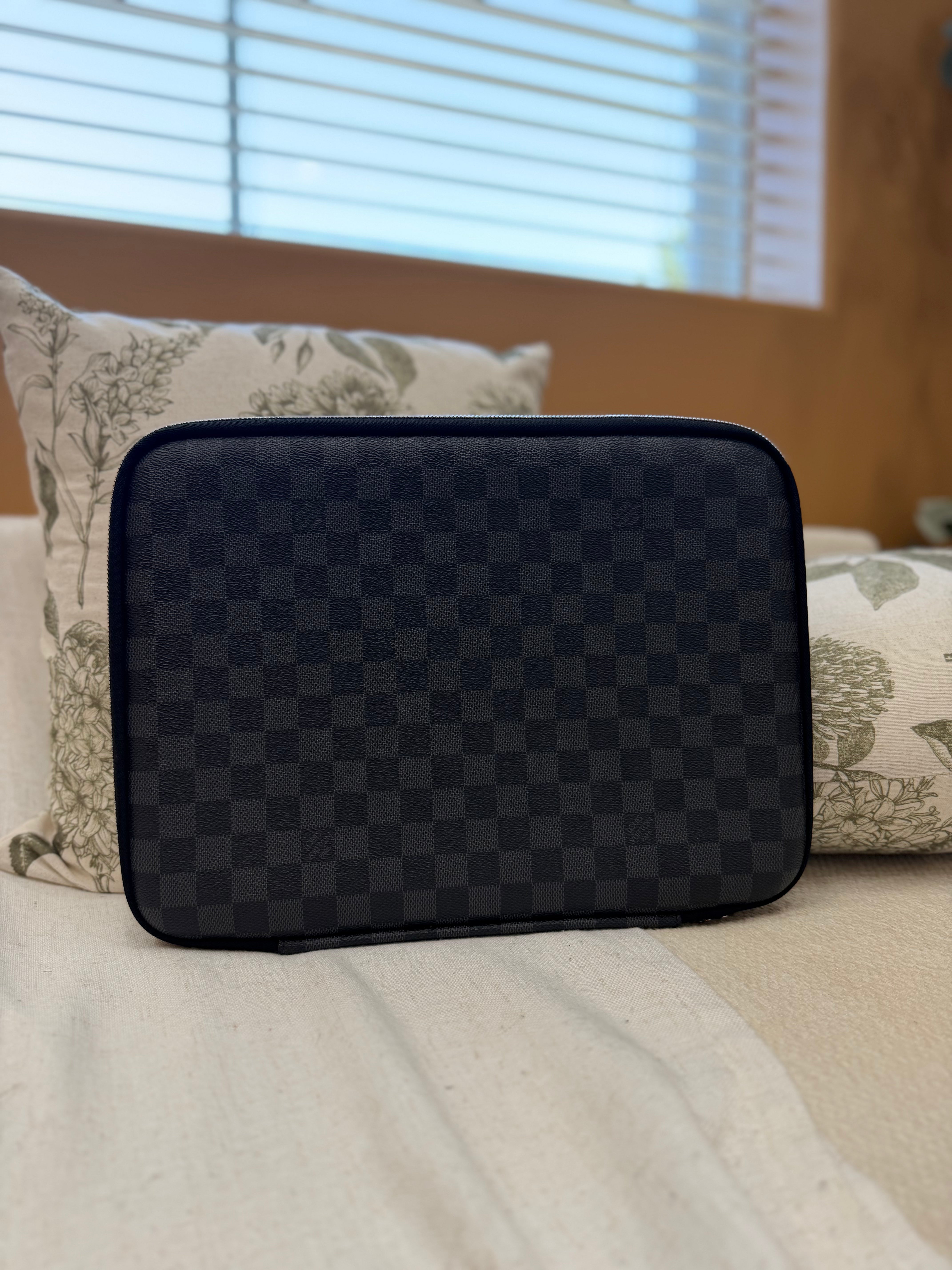 Louis Vuitton Damier Graphite Horizon 13in Laptop Zip Sleeve