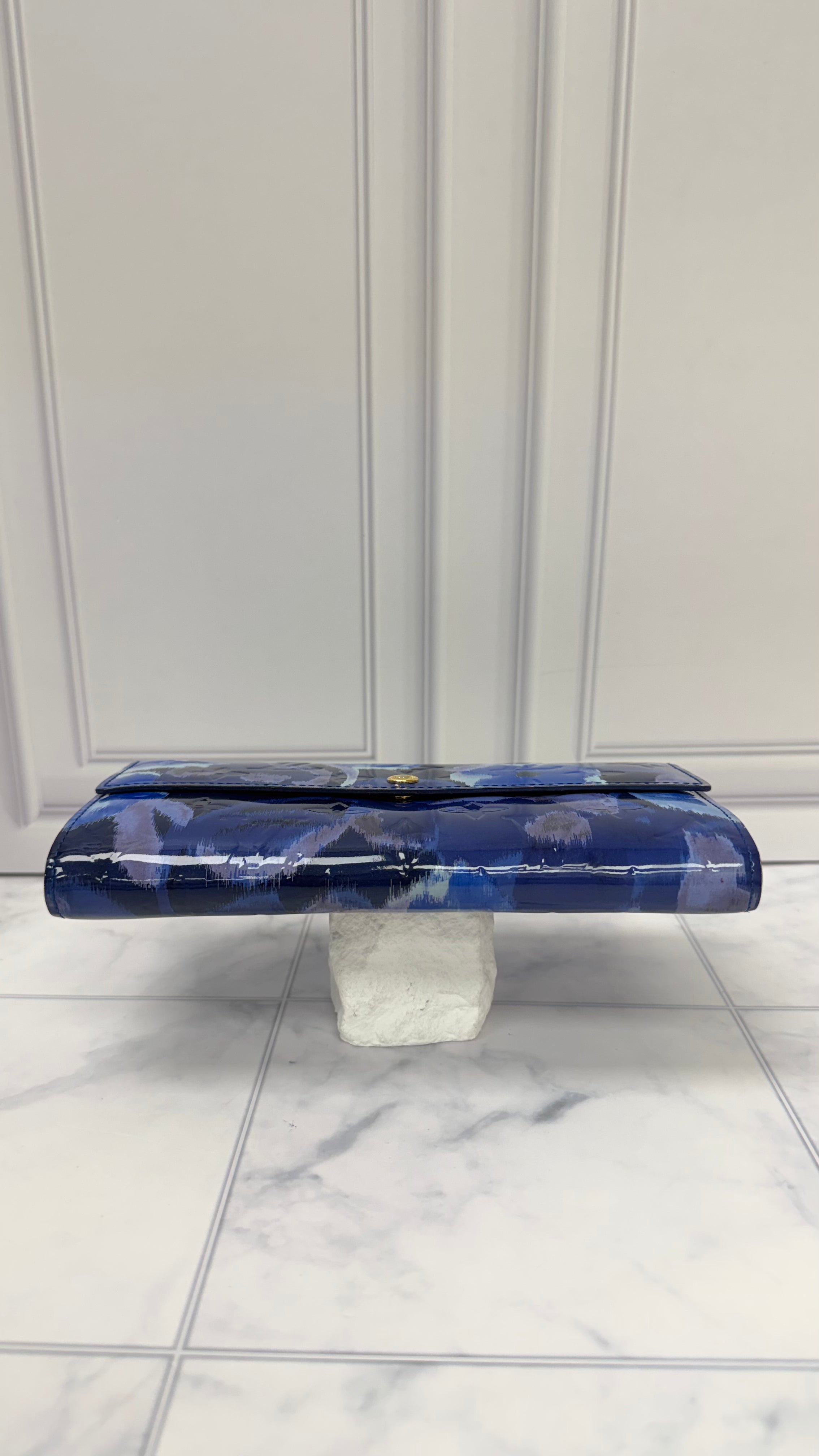 Louis Vuitton Blue Monogram Vernis Leather Sarah Wallet