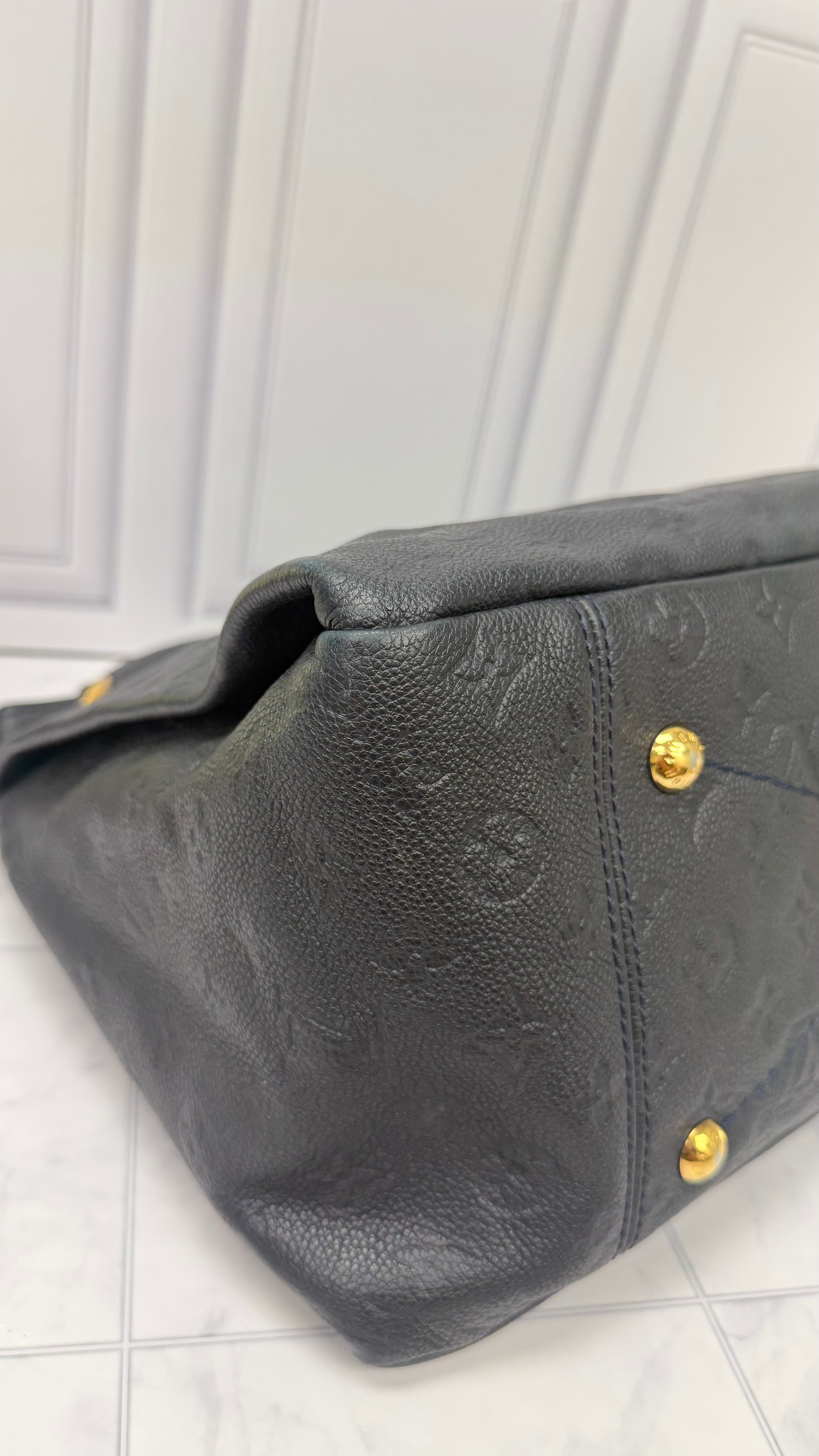 Louis Vuitton Monogram Midnight Blue Empreinte Leather Artsy MM Handbag