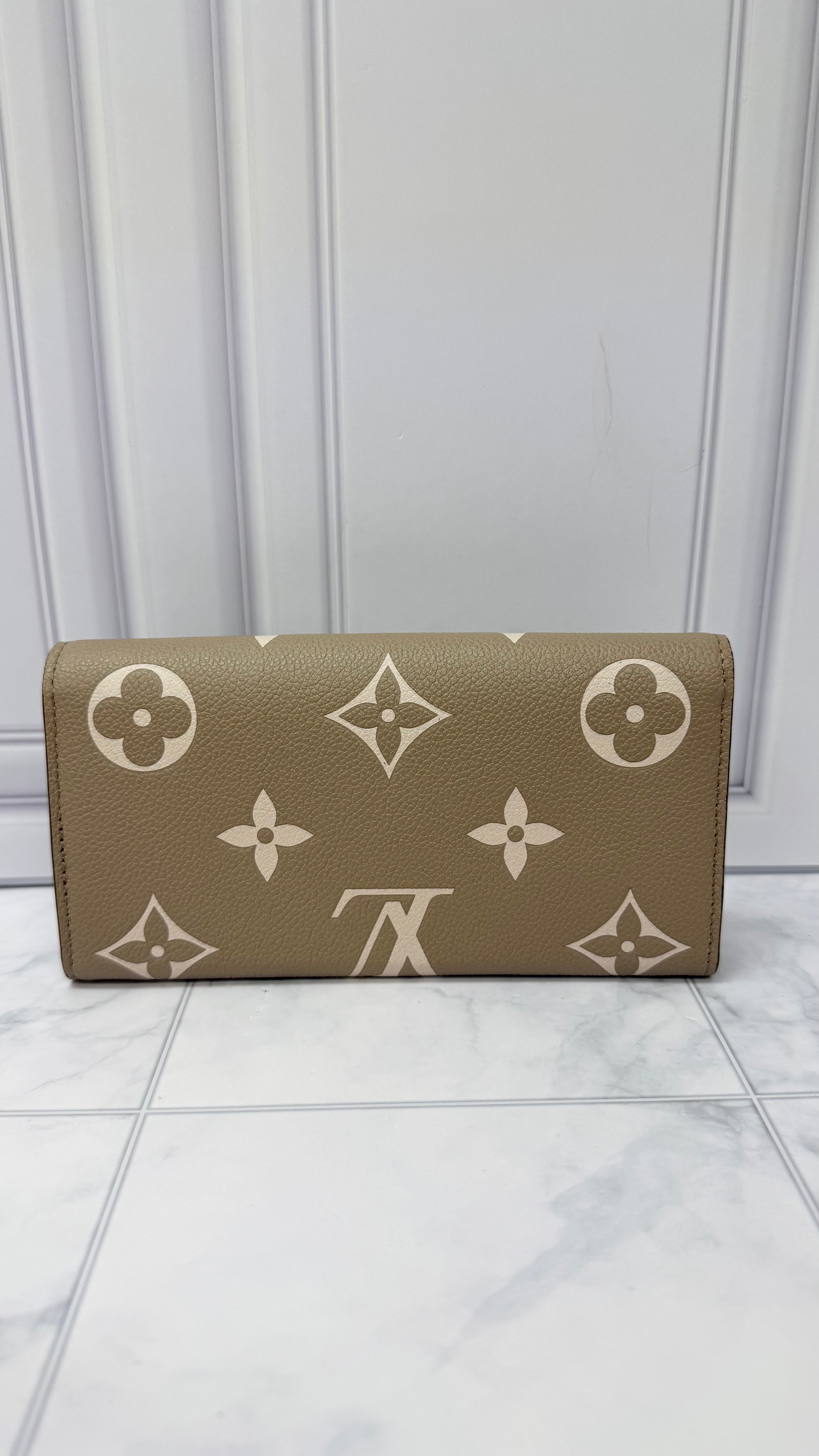 LIKE NEW - Louis Vuitton Grey Monogram Empreinte Leather Sarah Wallet