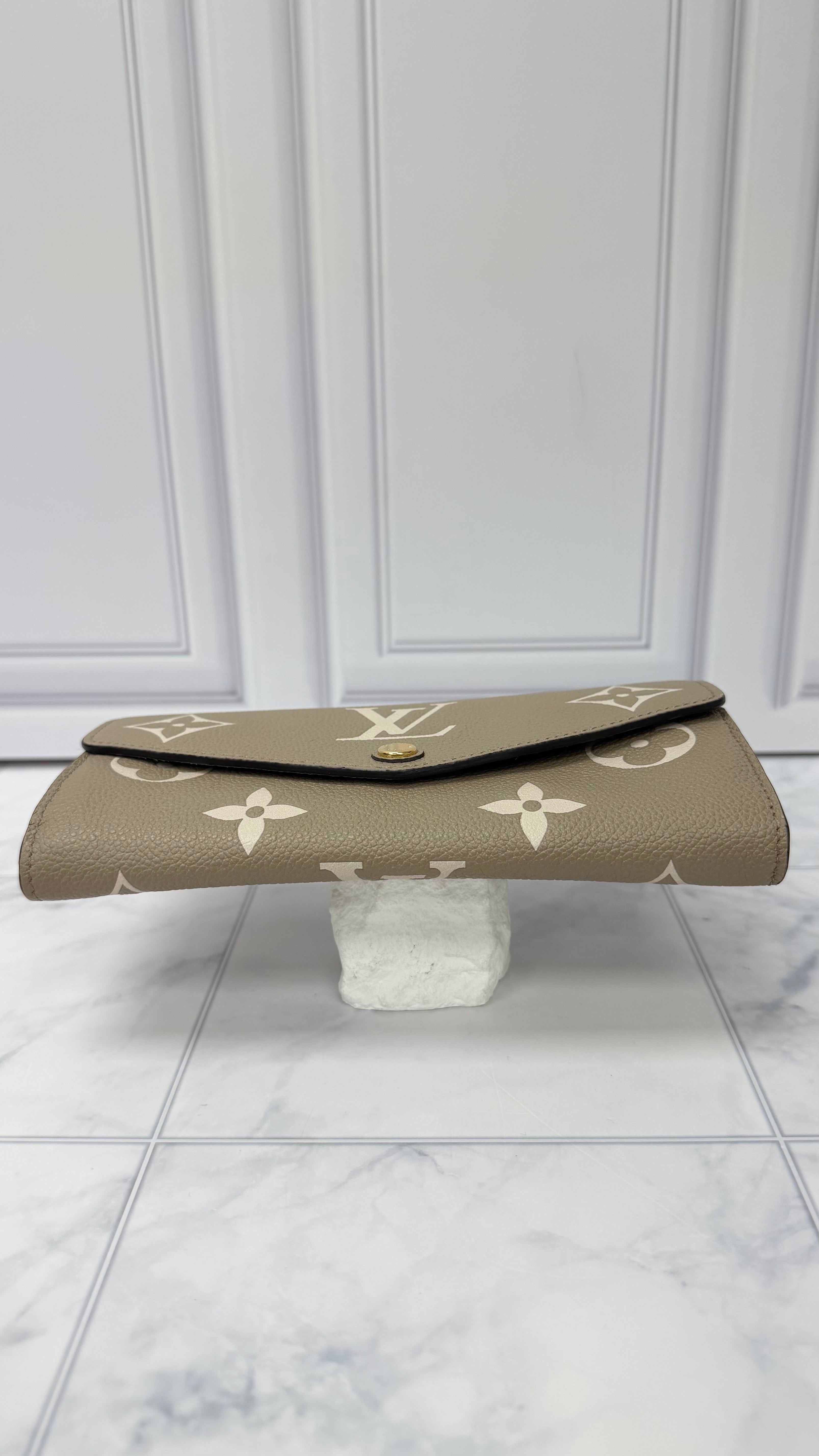 LIKE NEW - Louis Vuitton Grey Monogram Empreinte Leather Sarah Wallet