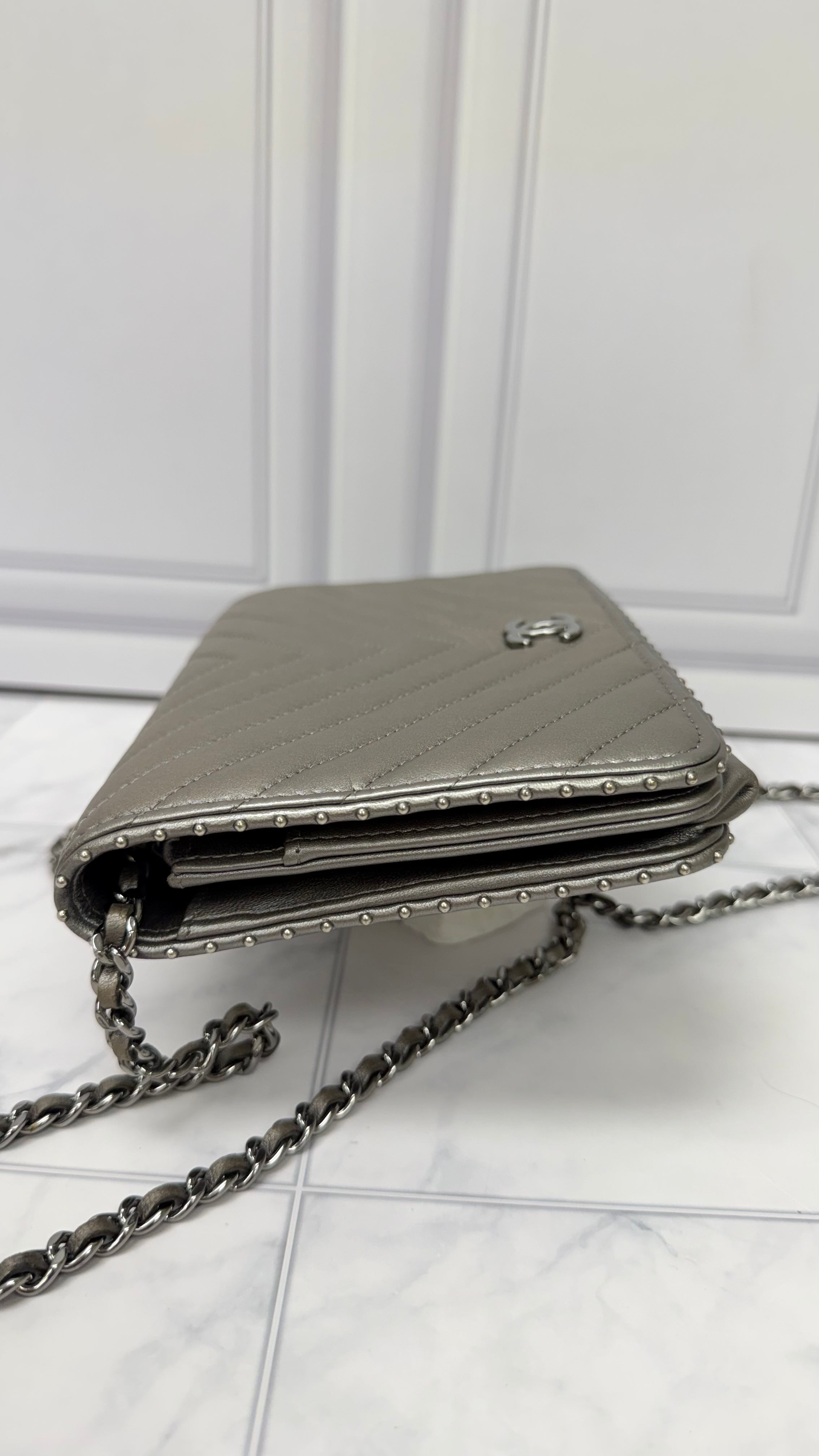 Chanel Silver Metallic Leather Wallet On A Chain