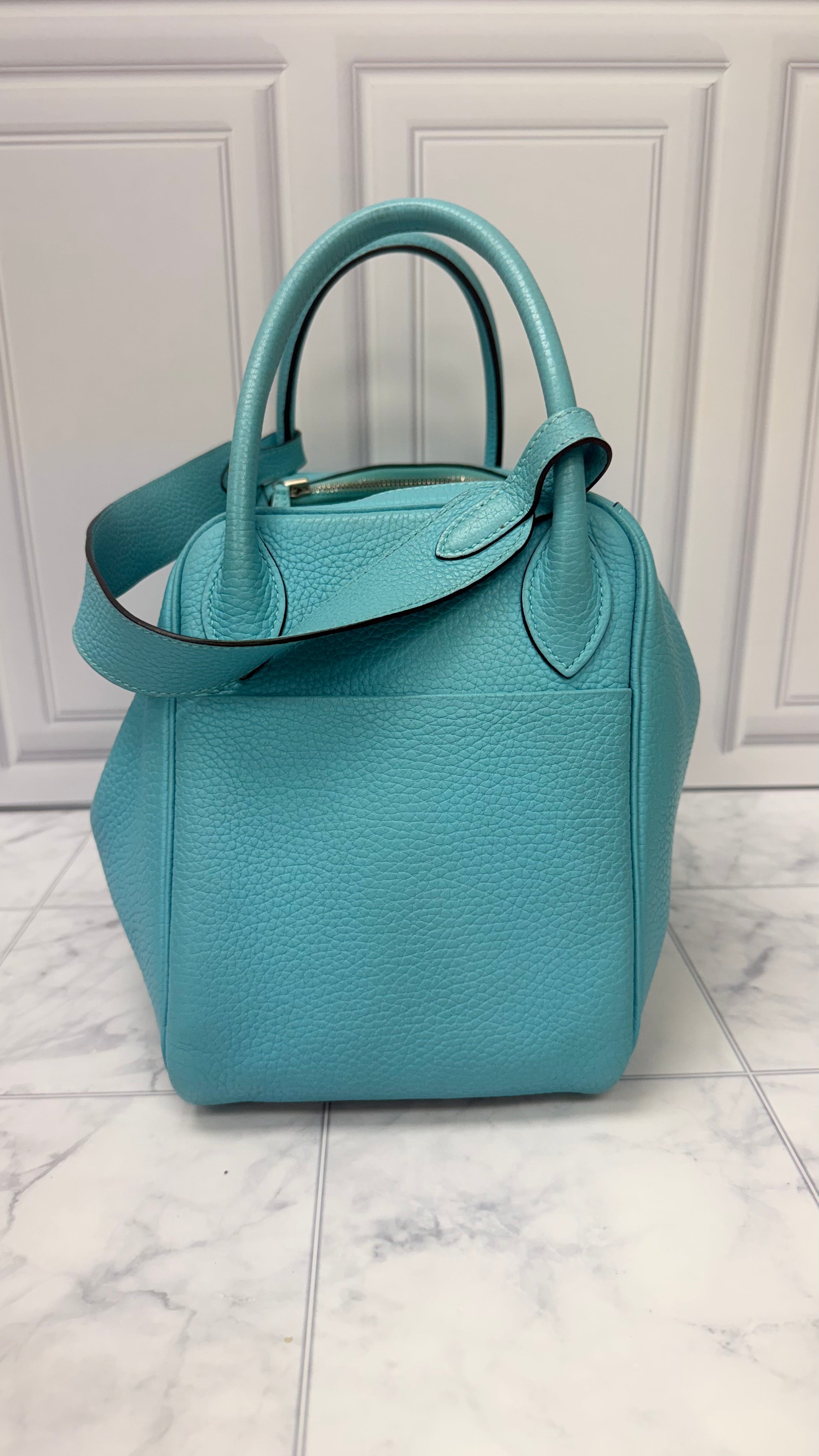 Hermes Tiffany Blue Clemence Leather Lindy 30 Handbag