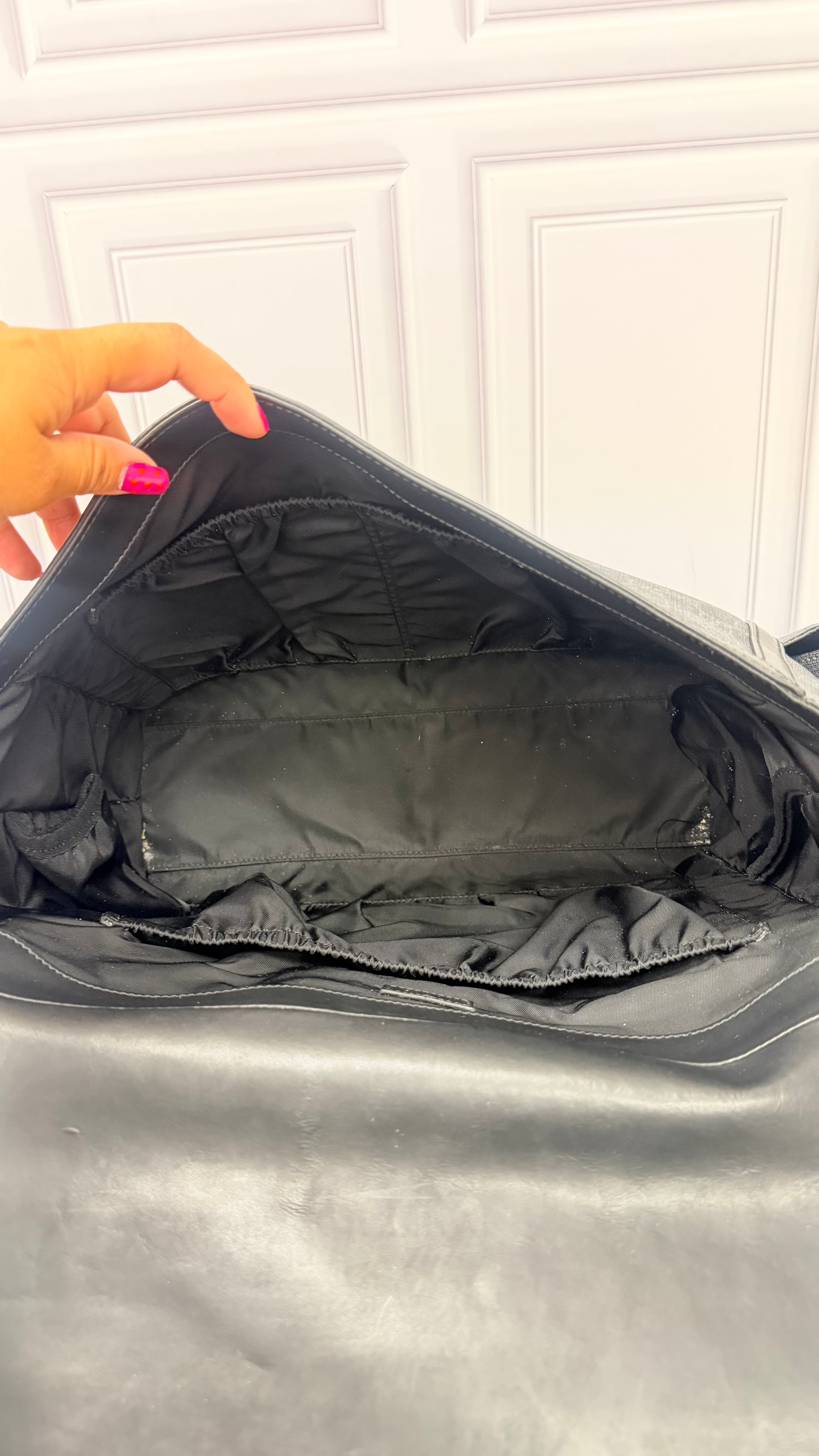 Gucci Black GG Supreme Diaper Bag With Changing Mat