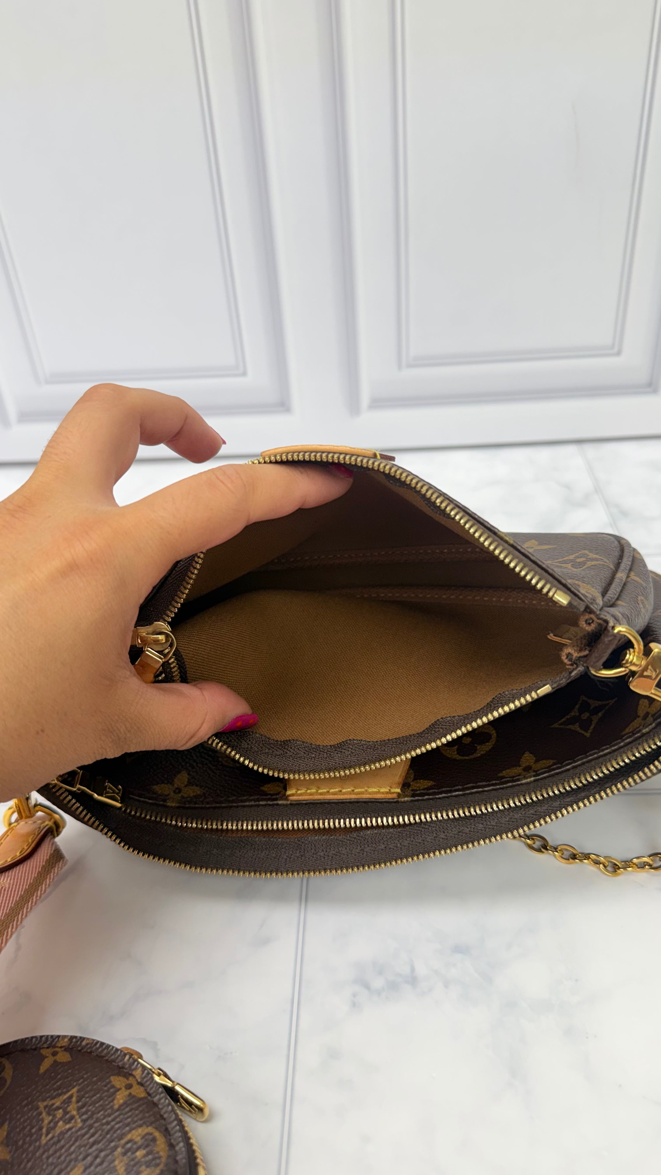 LIKE NEW - Louis Vuitton Monogram Multi Pochette Accessoires Crossbody Bag