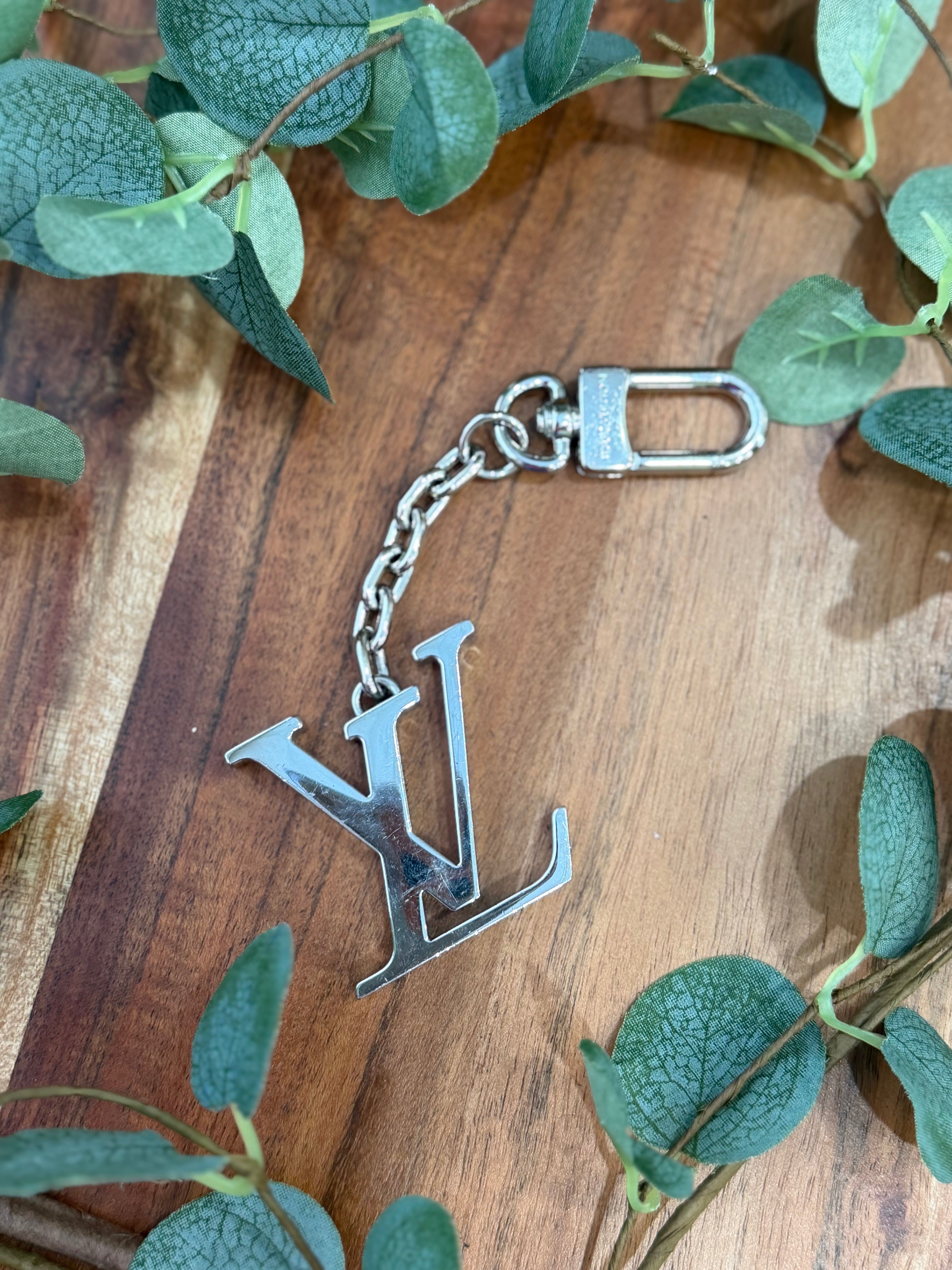 Louis Vuitton Silver LV Facettes Bag Charm