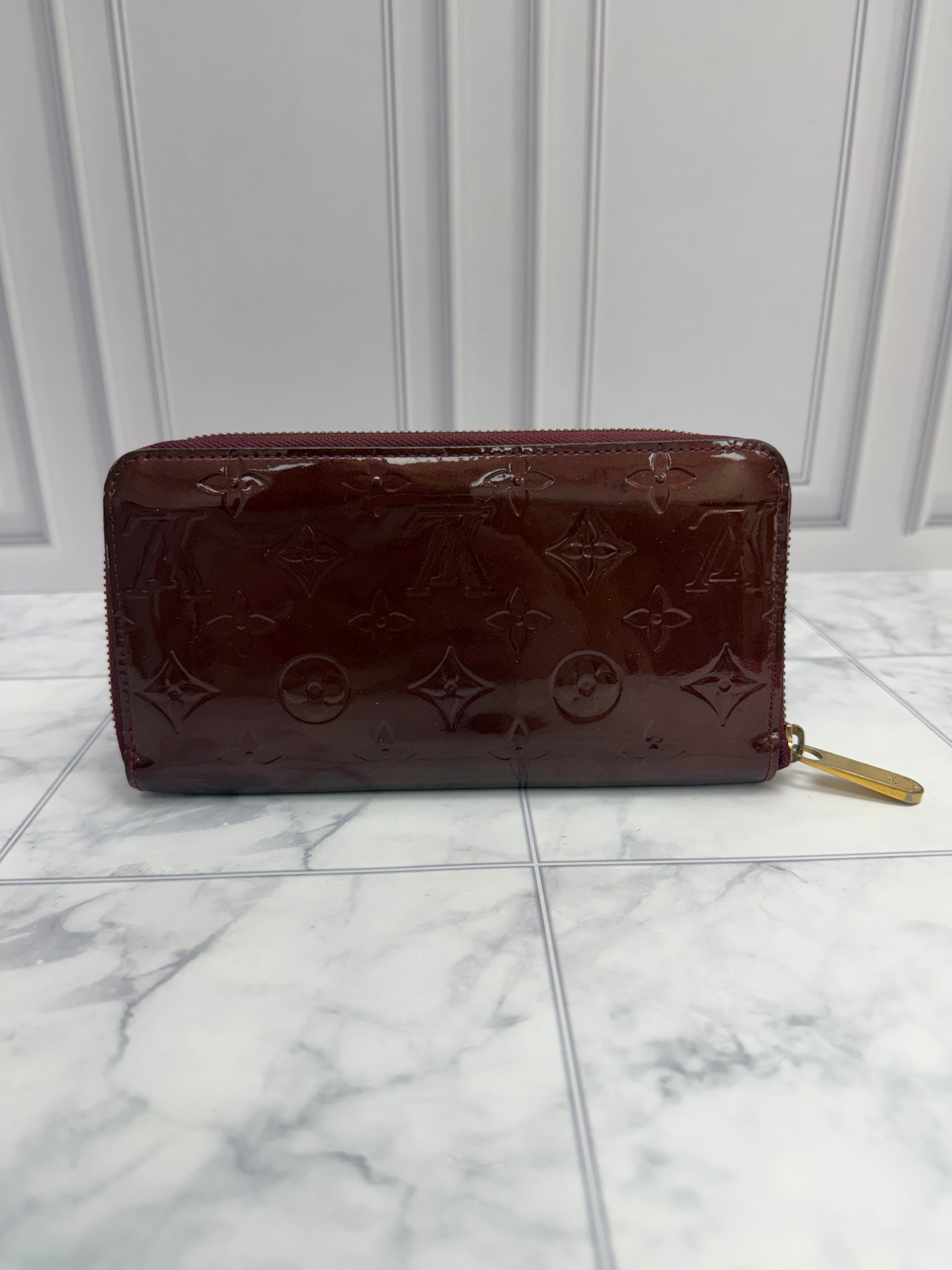 *DONS DROP*  Louis Vuitton Amarante Vernis Leather Zippy Wallet
