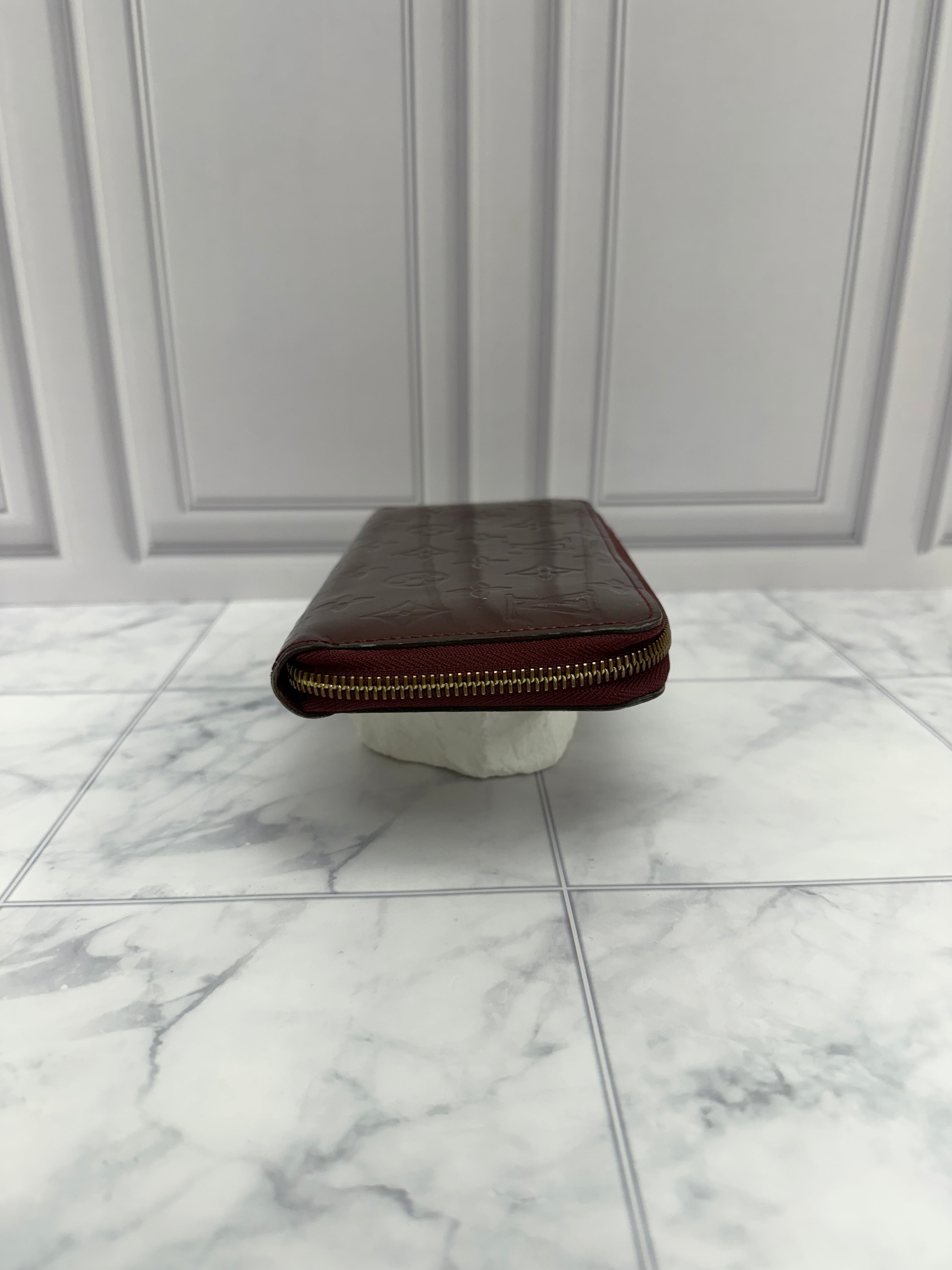 *DONS DROP*  Louis Vuitton Amarante Vernis Leather Zippy Wallet