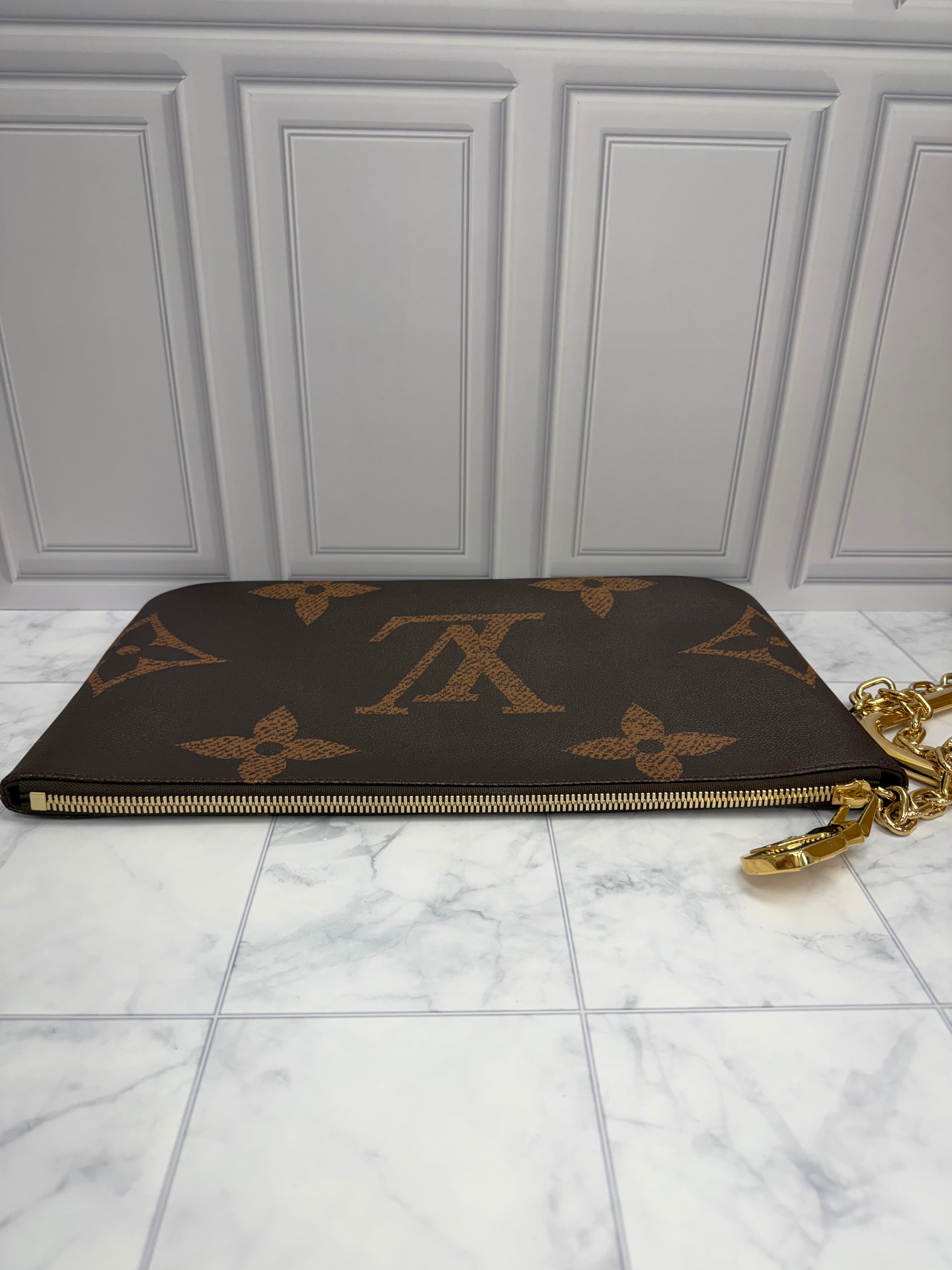 *DONS DROP* LIKE NEW Louis Vuitton Monogram Pochette Cles XL