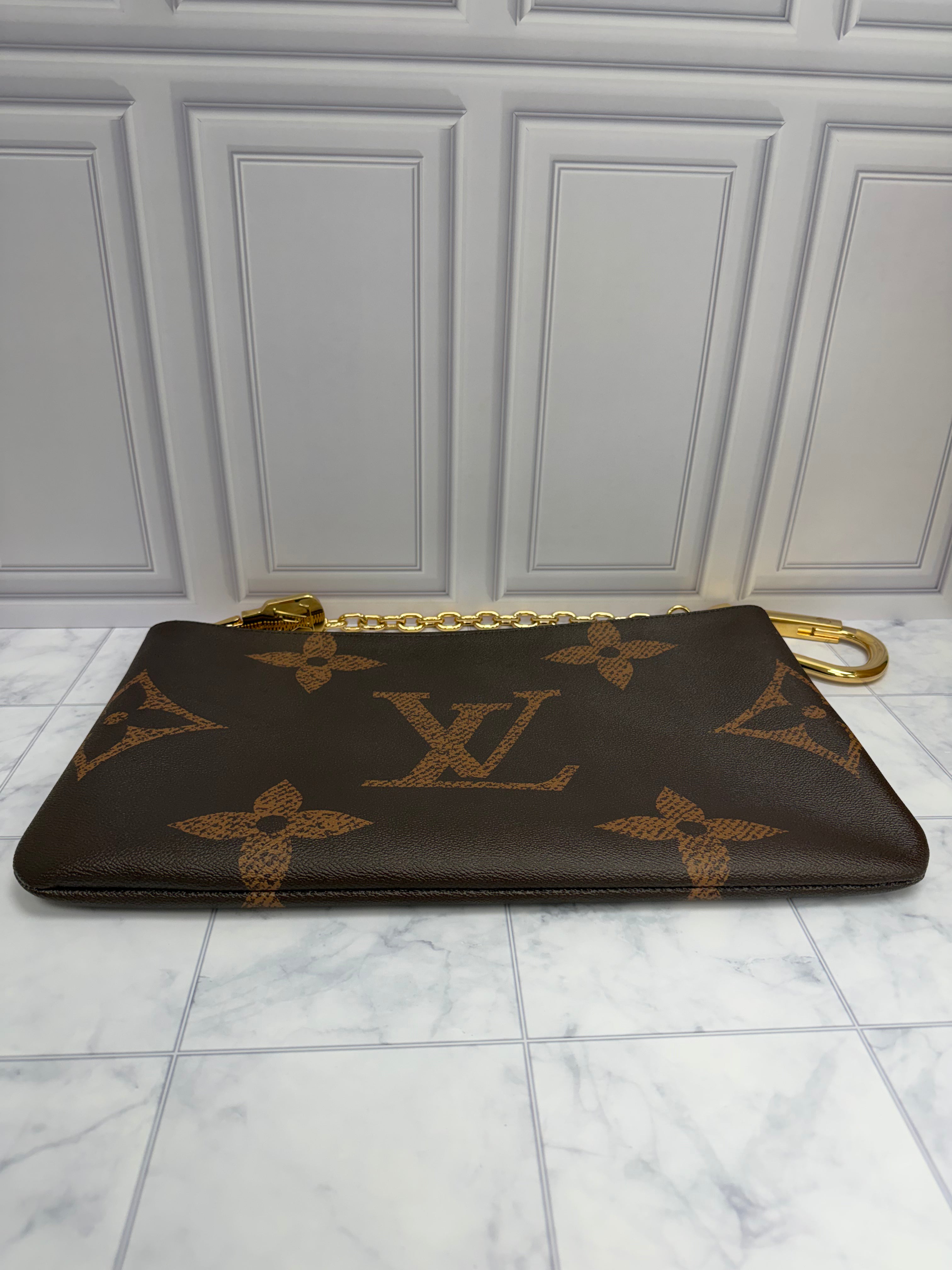 *DONS DROP* LIKE NEW Louis Vuitton Monogram Pochette Cles XL