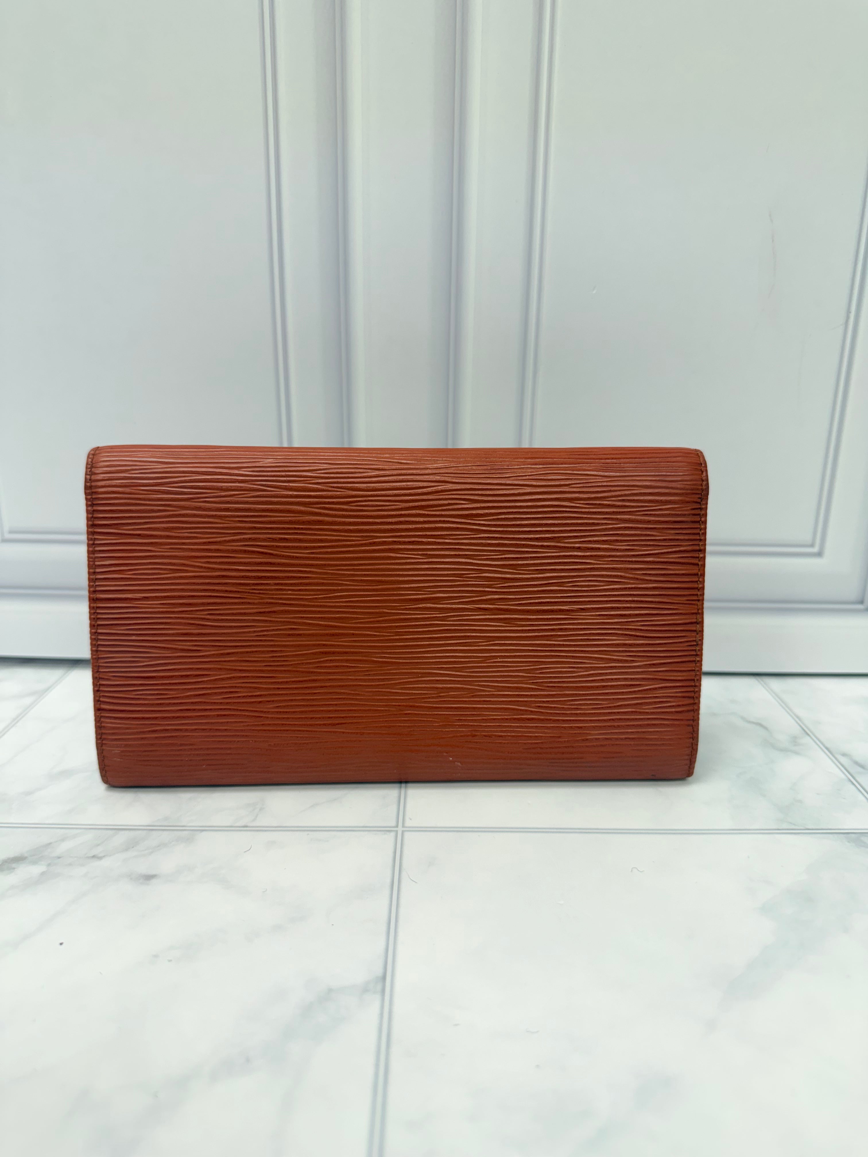 Louis Vuitton Brown Epi Leather International Wallet