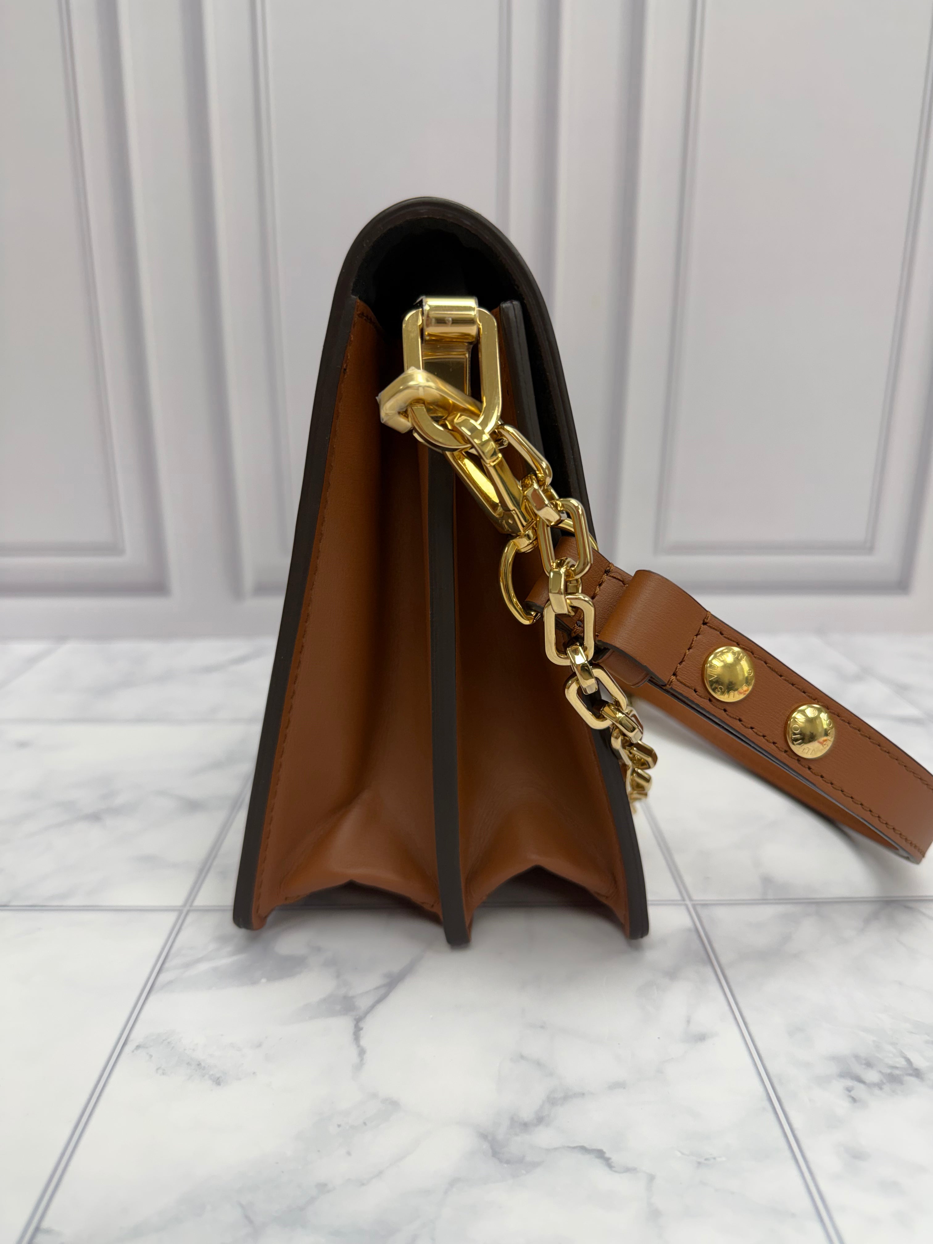 *DONS DROP* Louis Vuitton Monogram Dauphine MM Shoulder Bag
