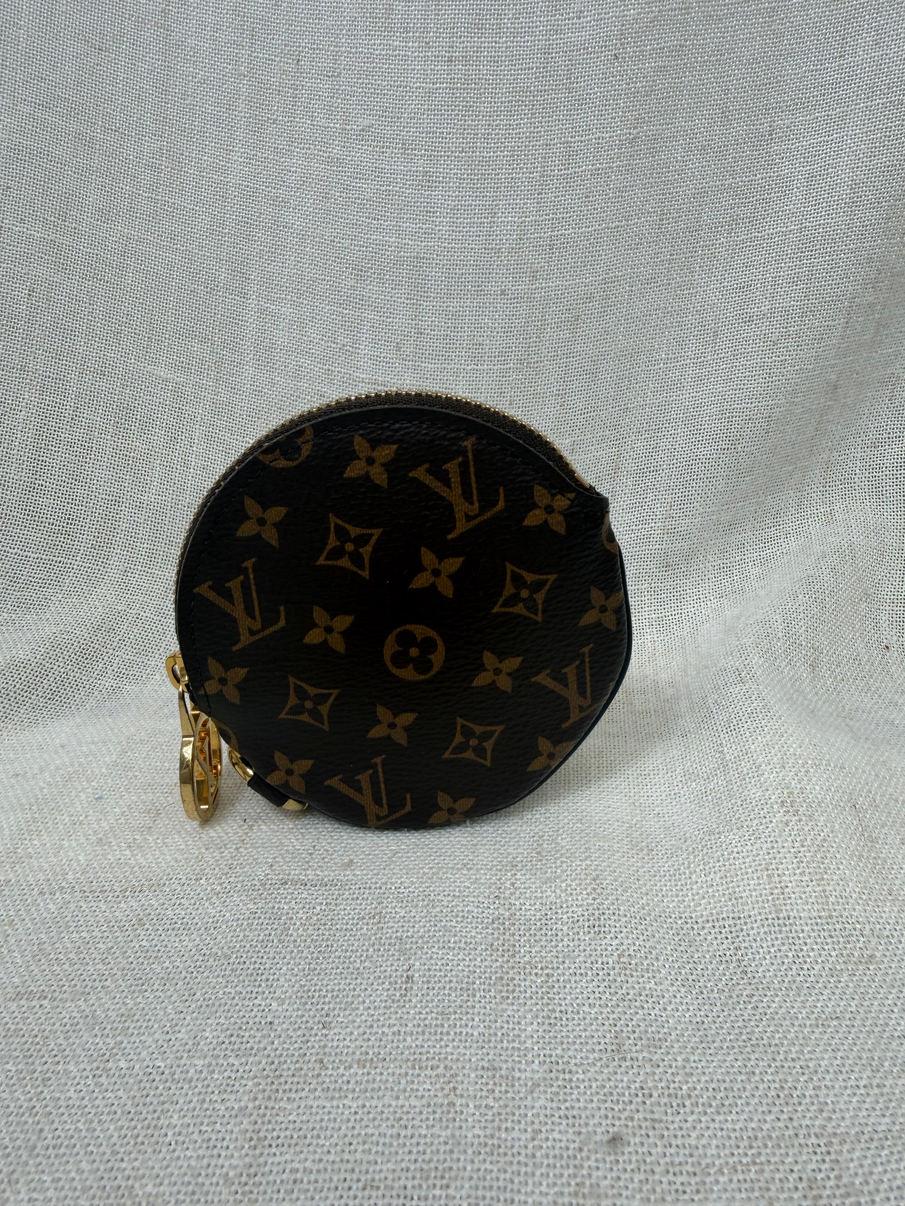 Louis Vuitton Monogram Round Coin Zippy Pouch