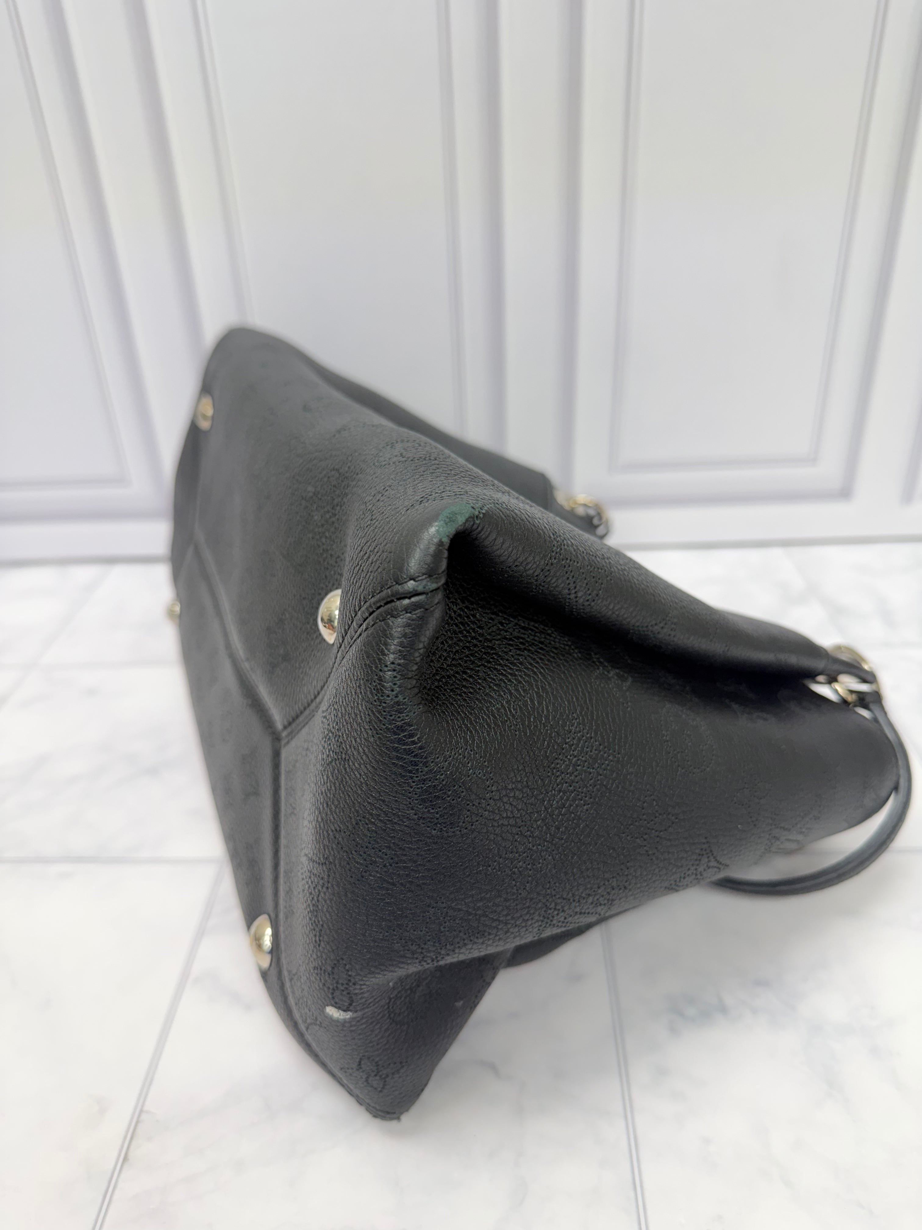 Louis Vuitton Monogram Black Mahina Leather Sevres Bag