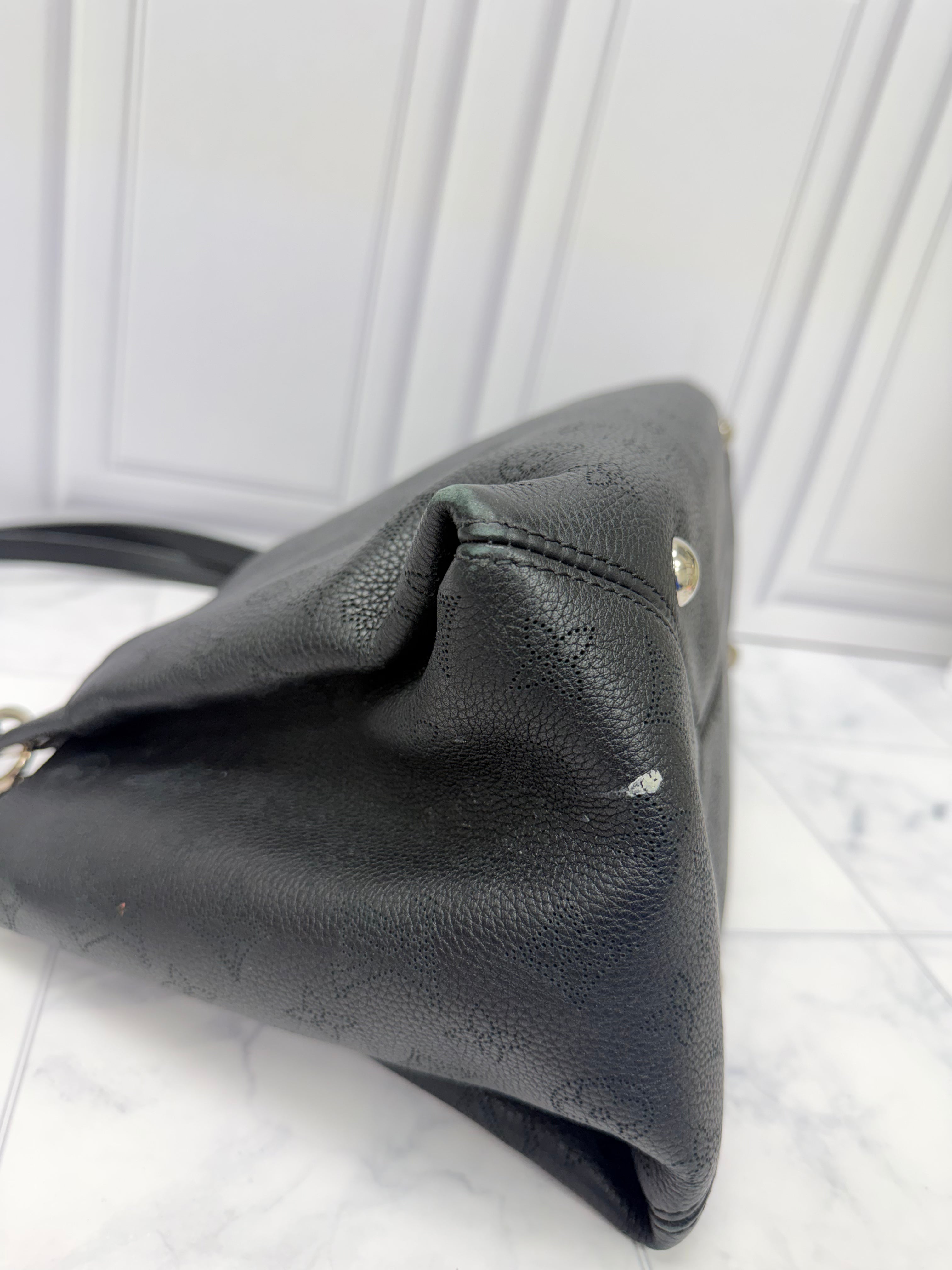 Louis Vuitton Monogram Black Mahina Leather Sevres Bag